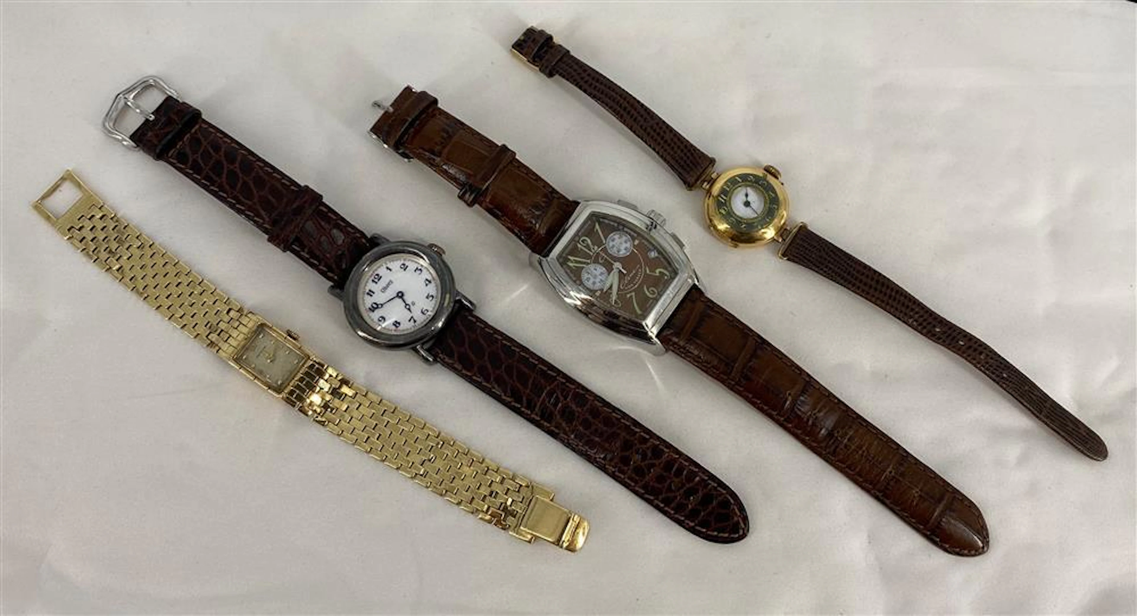 FOUR VINTAGE WRIST WATCHES