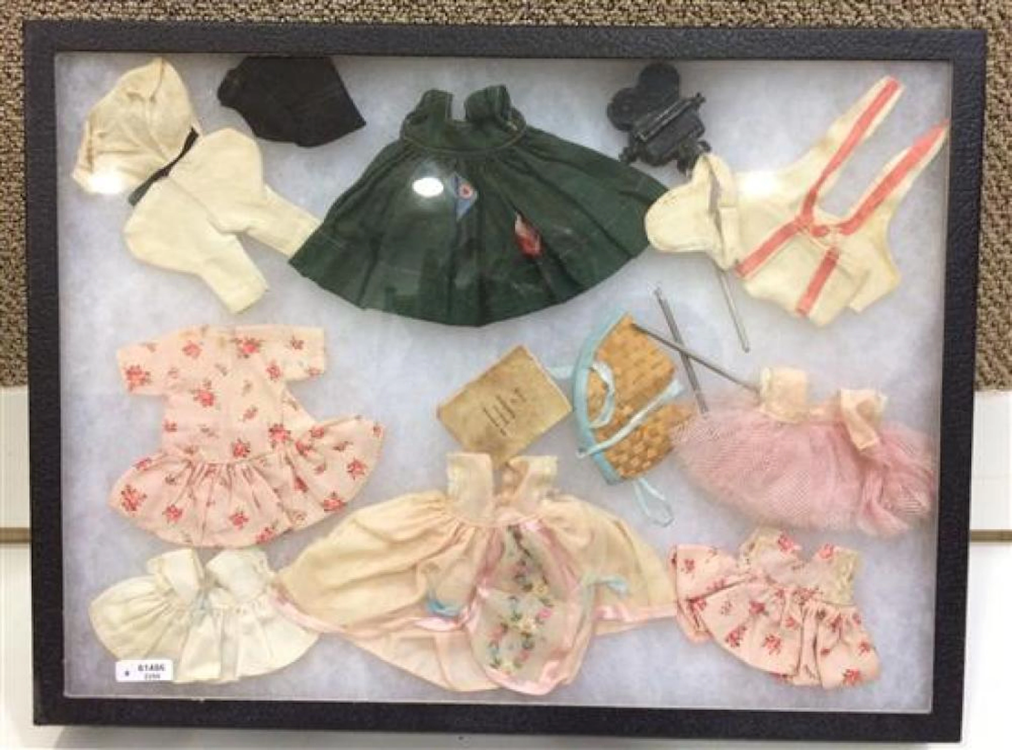 "GERALDINE ANN FROM MOVIELAND" SET #400 IN DISPLAY BOX. CONTAINS (8) COSTUMES - (2) CINDERELLA DRESSES (PINK PRINCESS DRESS AND RARE...