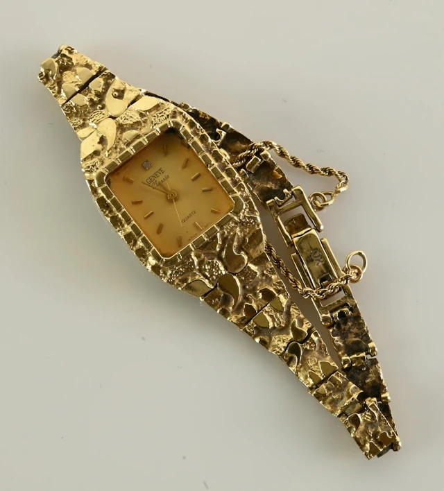 Vintage 10K Gold Nugget Band Ladies Geneve Classic Watch