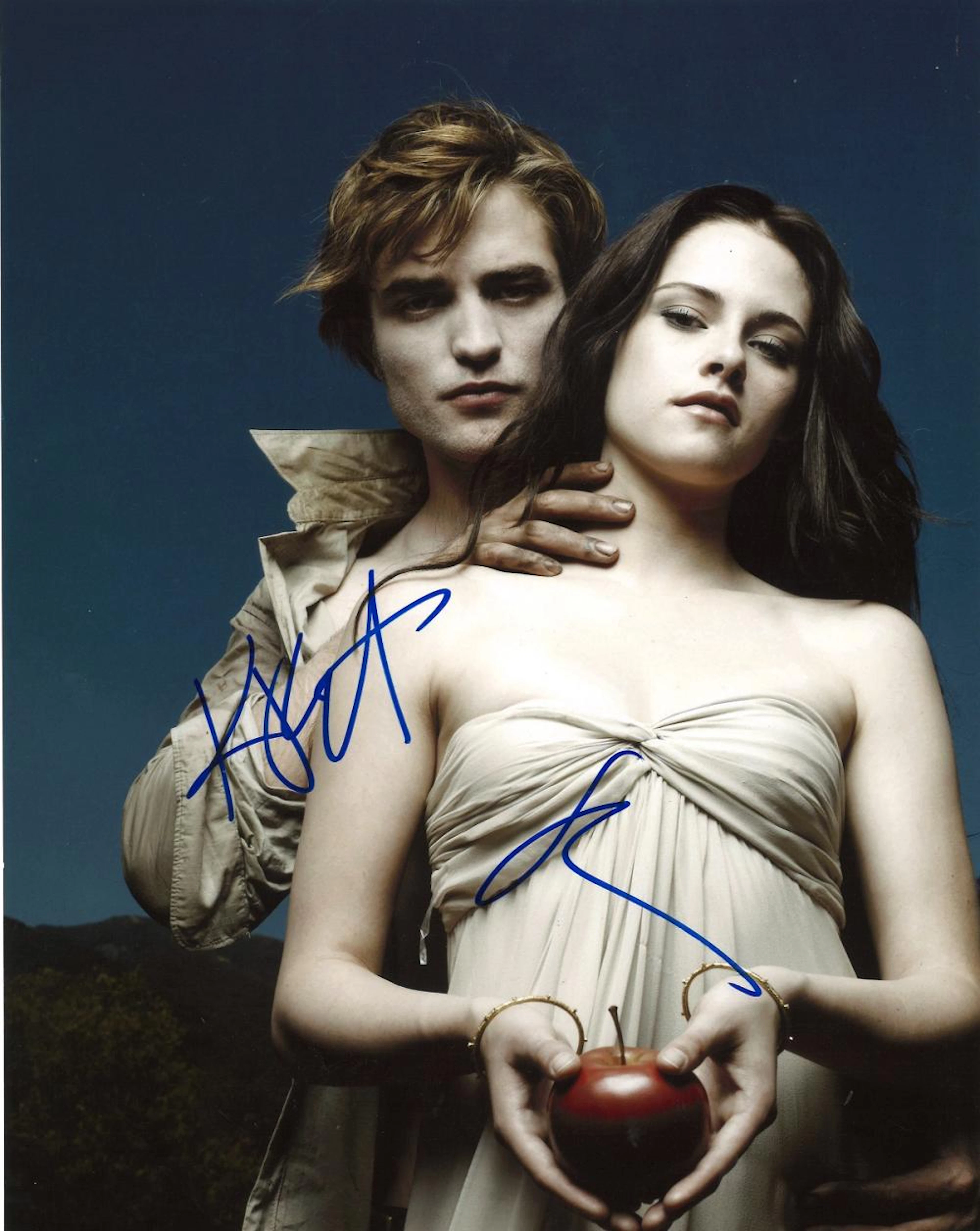 Robert Pattinson and Kristen Stewart TV hit show Twilight double signed 16 x 12 inch colour photo.