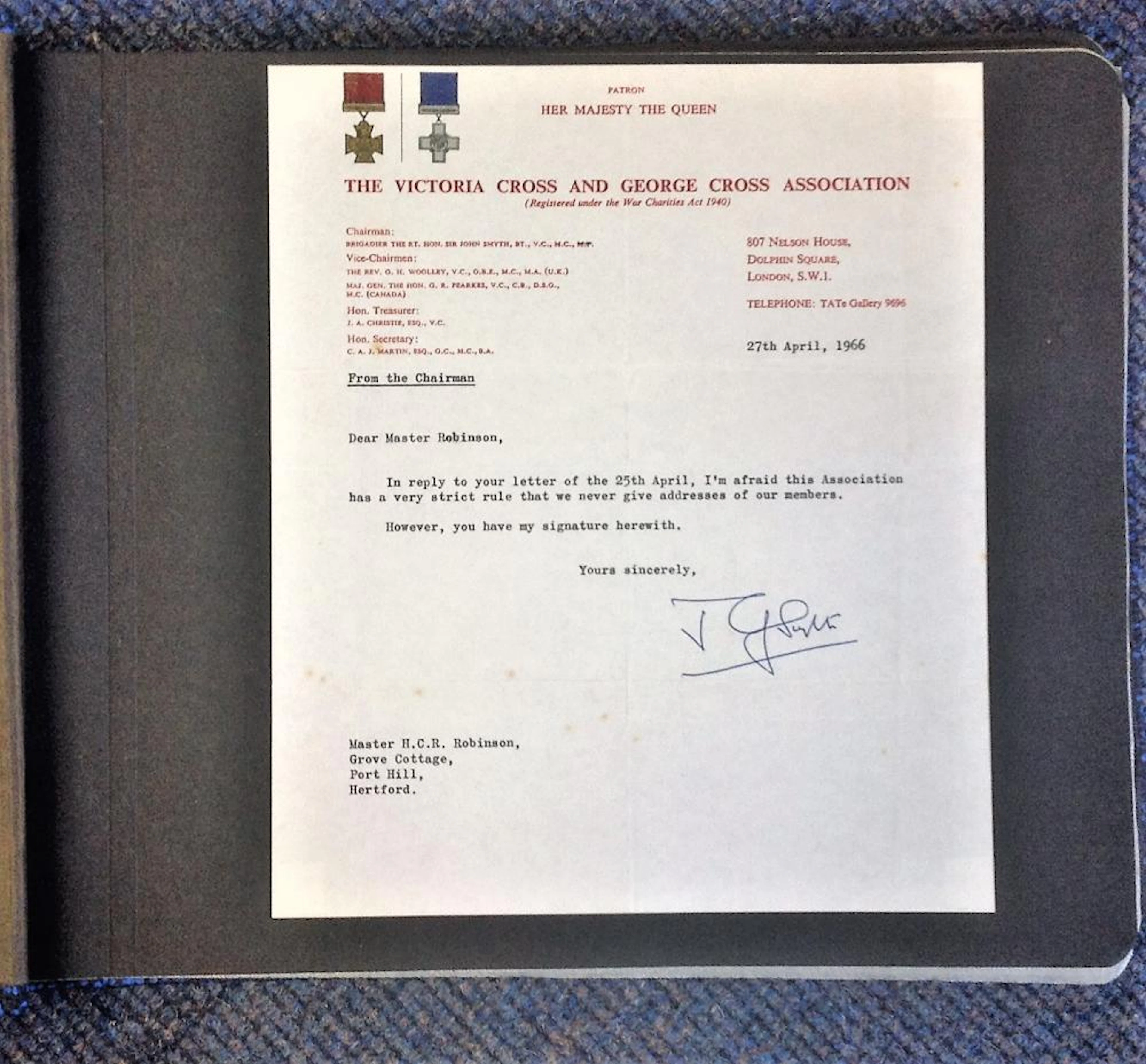 Rare Victoria Cross winners autograph collection in album. Great War and WW2 autographs. Collected