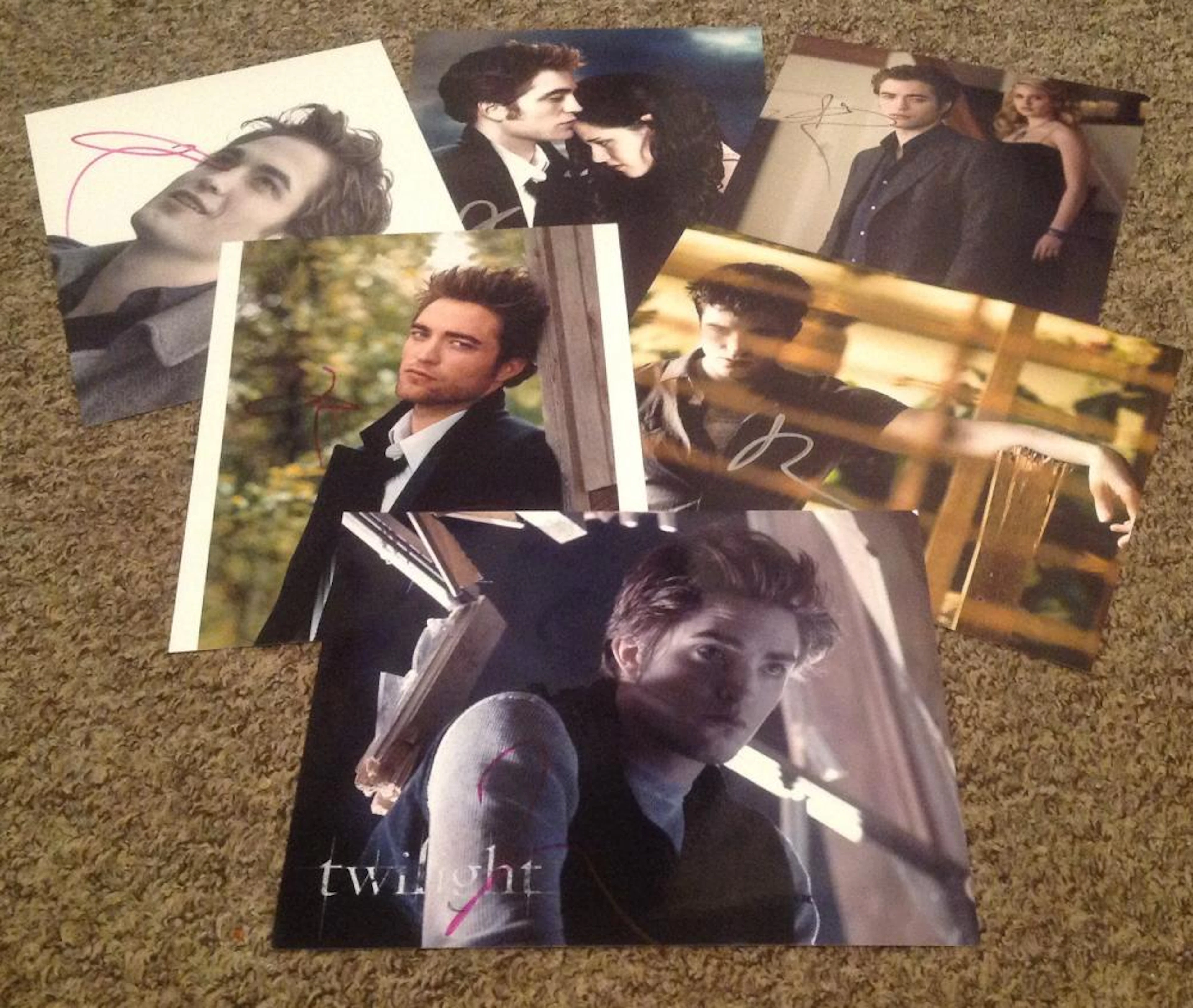 Robert Pattinson collection 6 superb, signed colour photos. Robert Douglas Thomas Pattinson (born 13