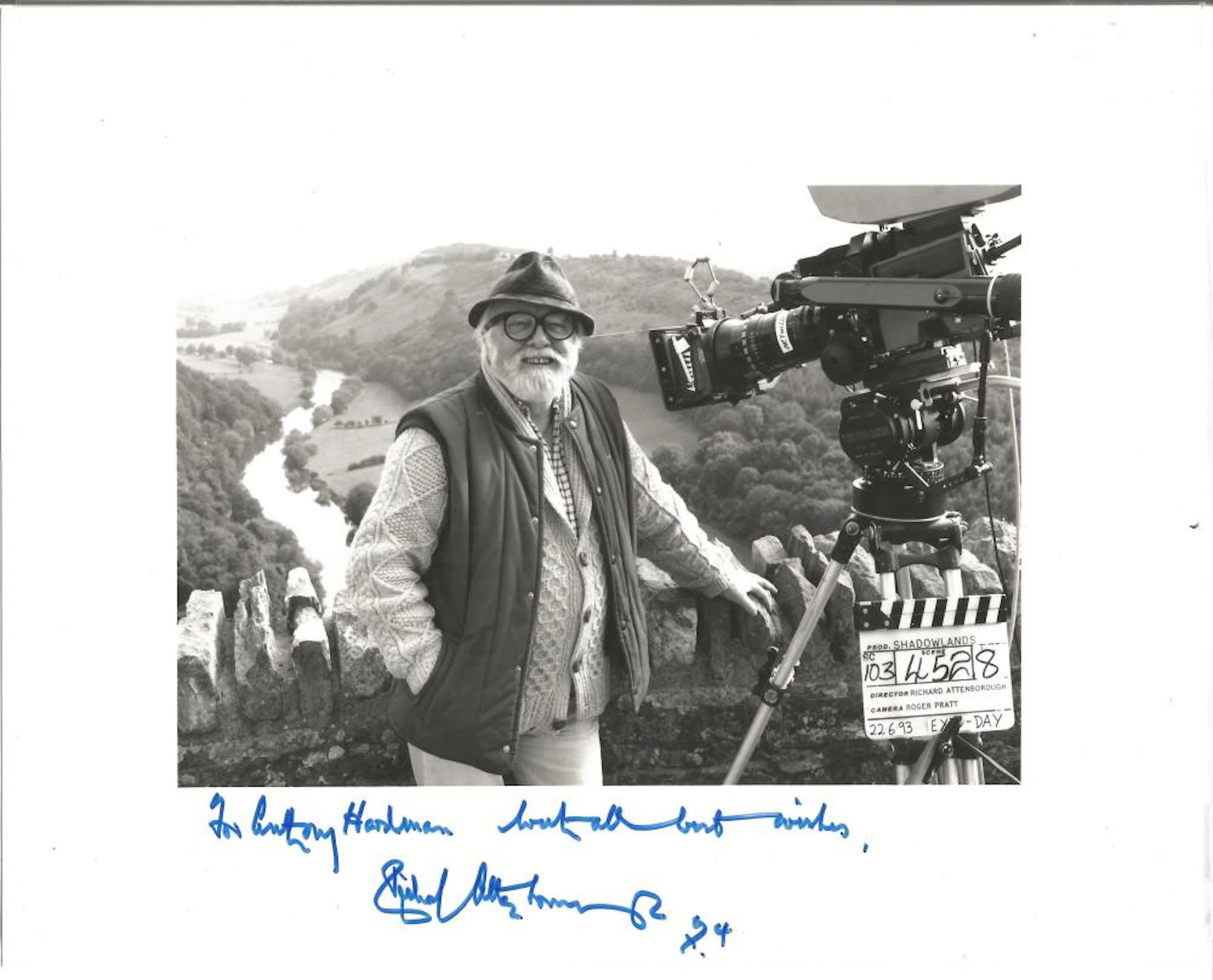 Richard Attenborough signed dedicated b/w 10 x 8 photo. Richard Samuel Attenborough CBE. Baron