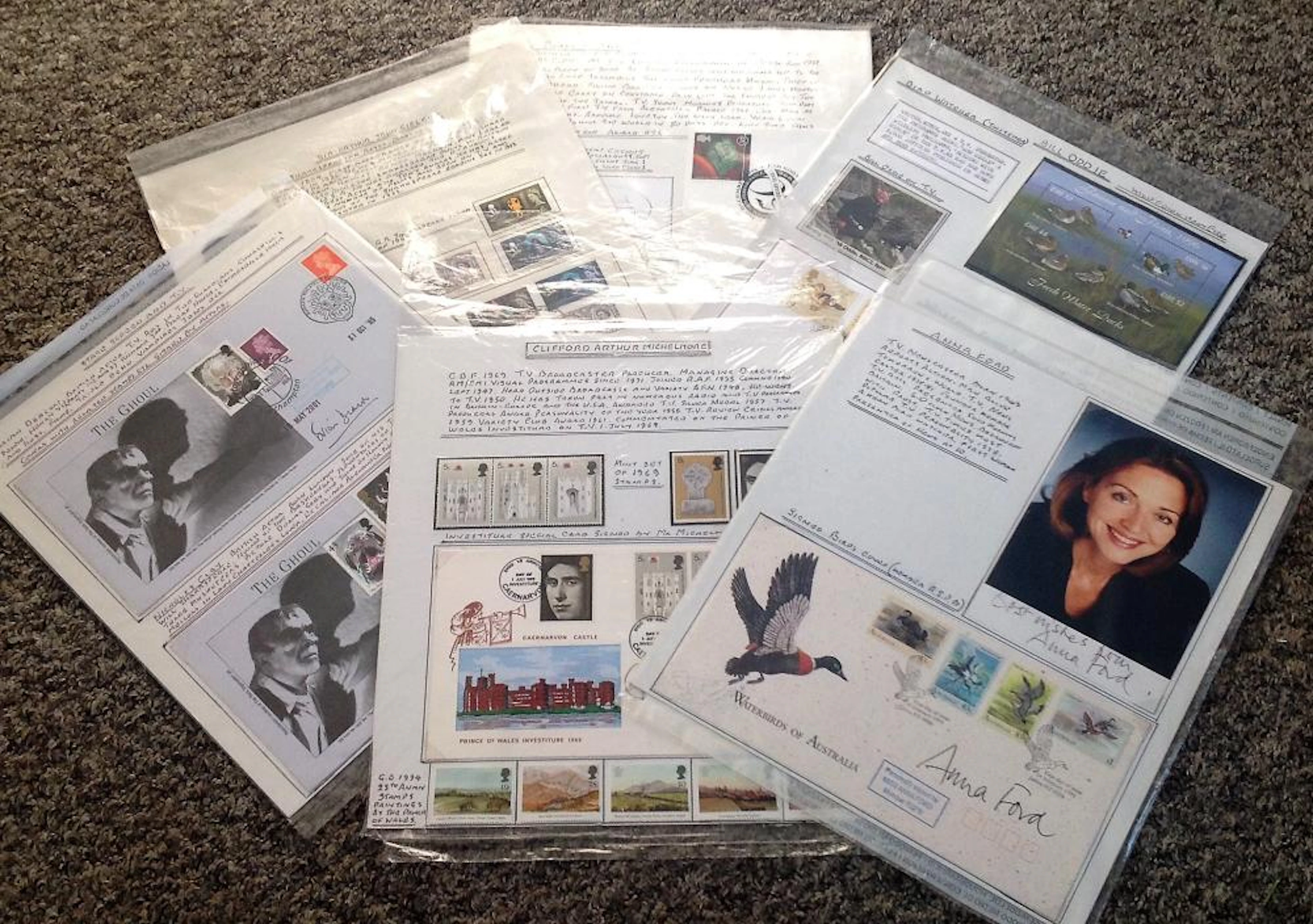 TV/Film signed FDC collection. 7 included. Signatures include Leslie Phillips, Sir John Gielgud,