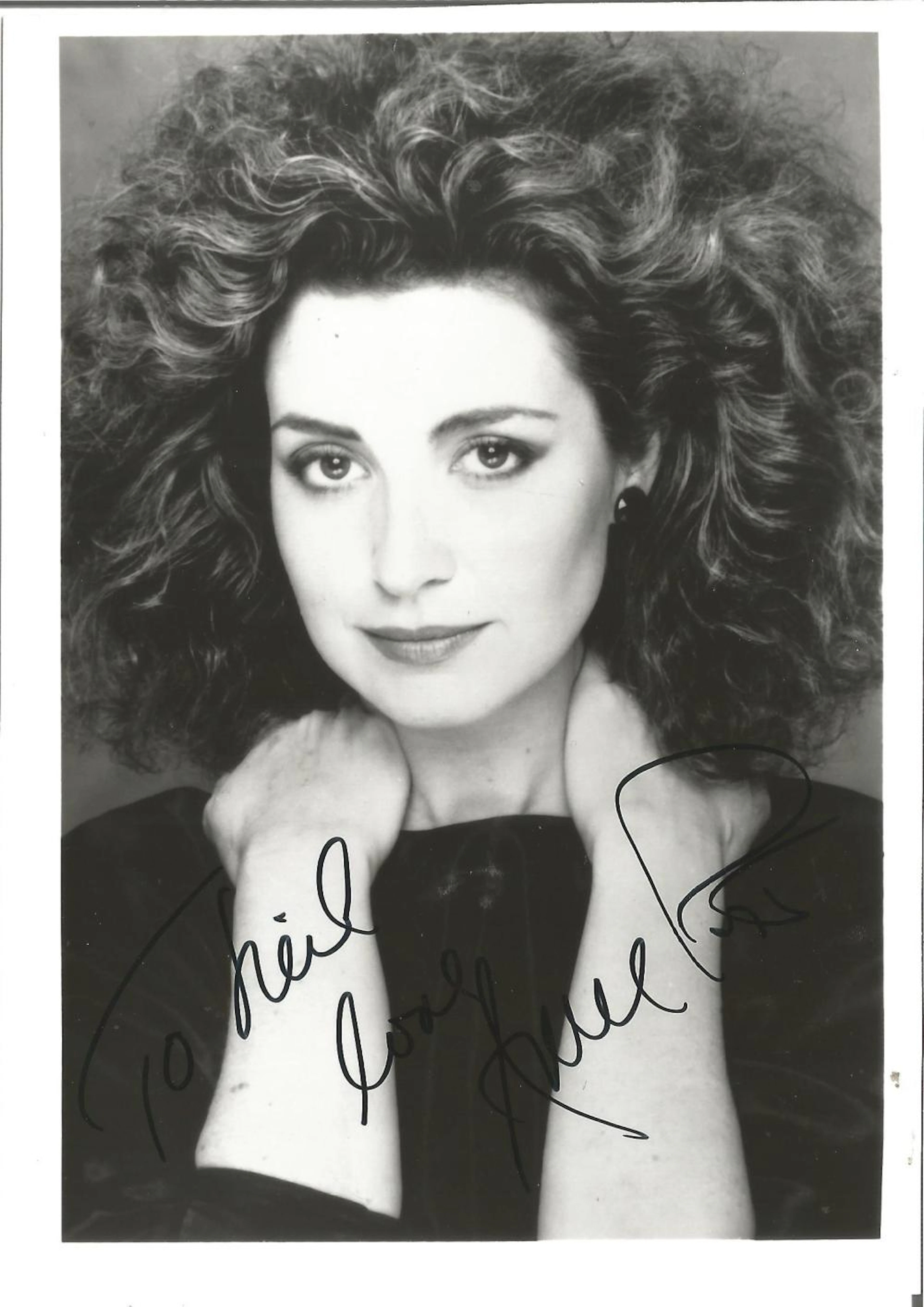 Annie Potts signed 7x5 black and white photo dedicated. Anne Hampton Potts ,born October 28, 1952,
