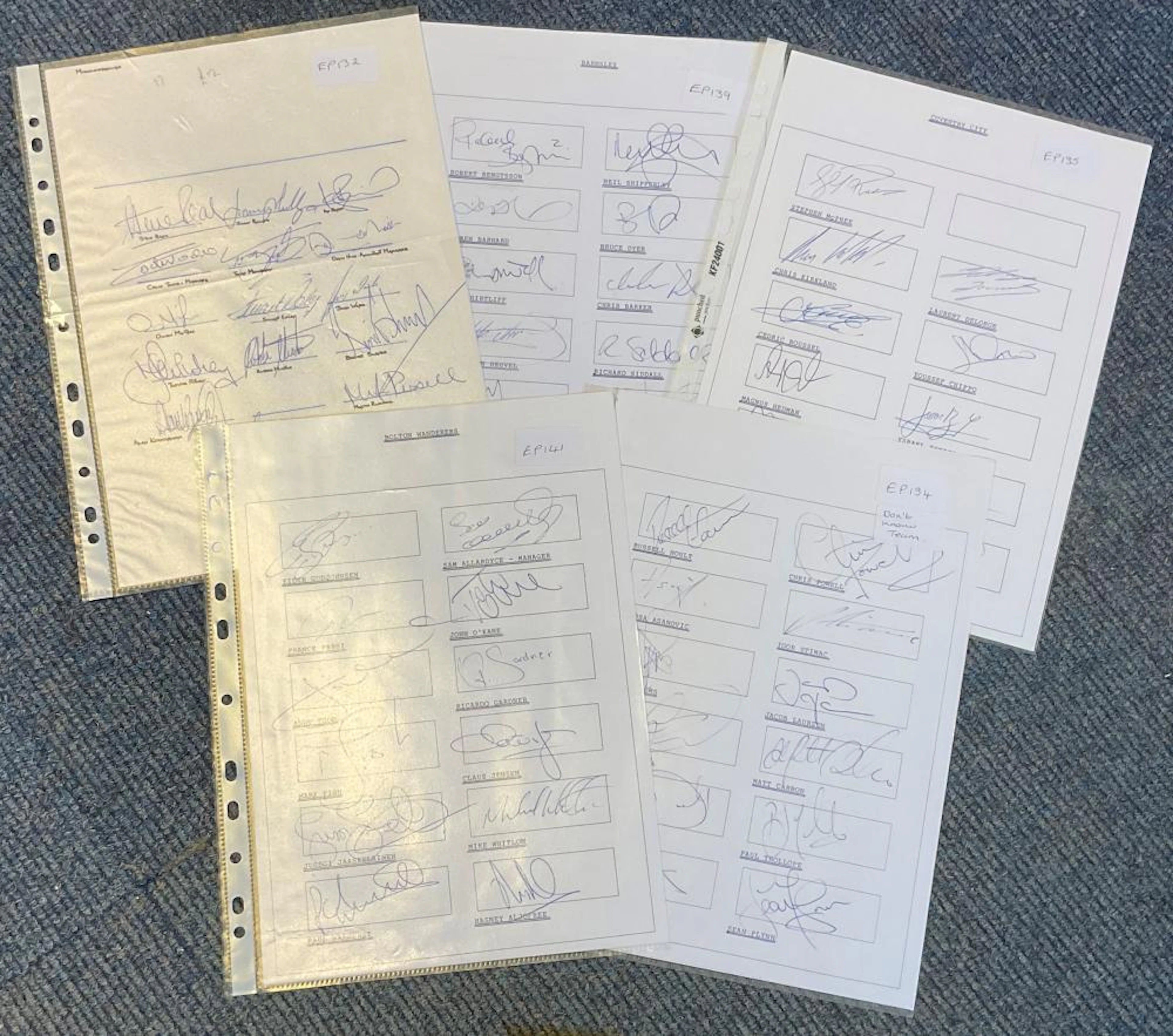 Football Collection Multi Signed Team Sheets Middlesbrough with 17 Signatures, Including Jimmy