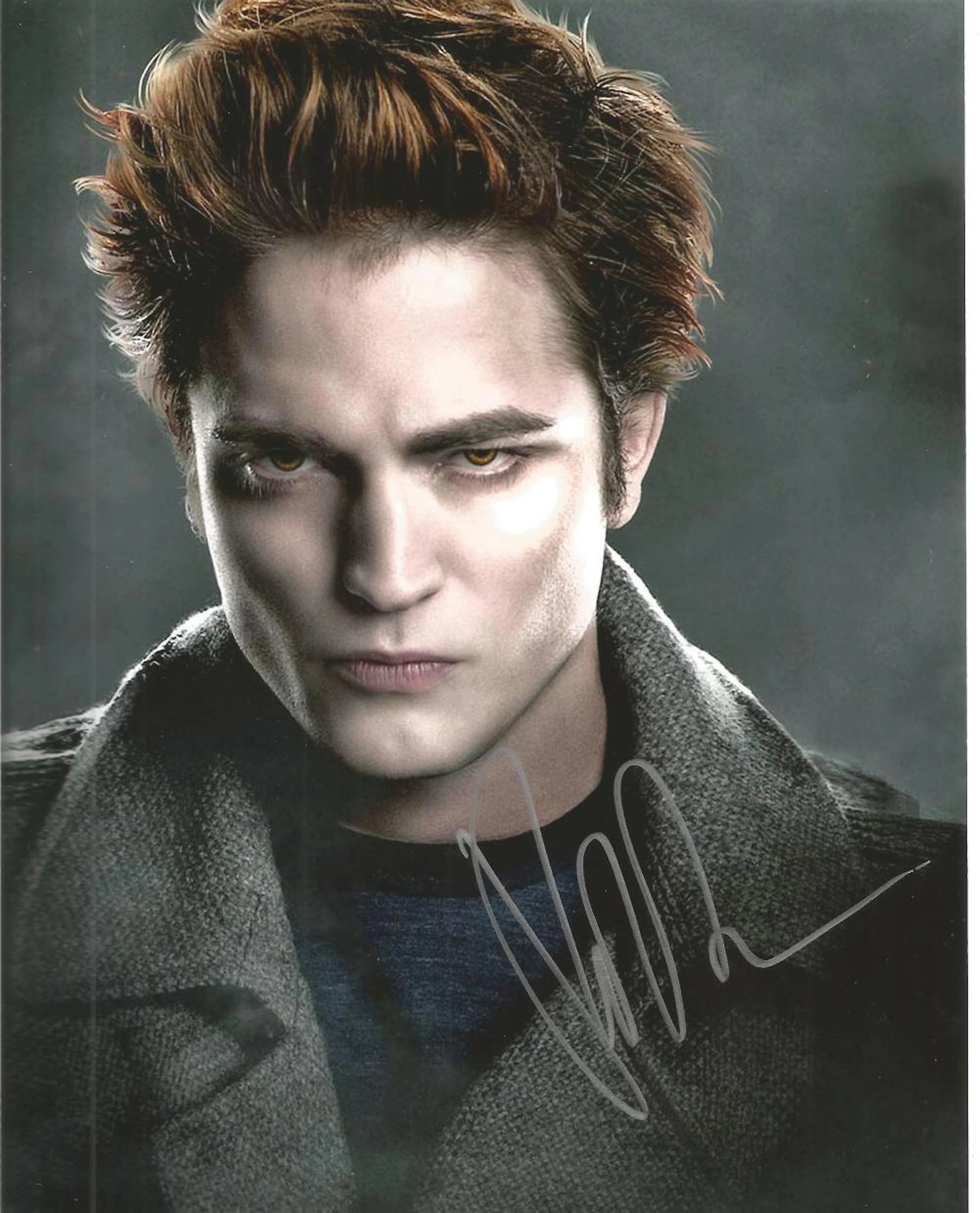Robert Pattinson signed 10x8 colour photo from Twilight. Good Condition. All autographs come with