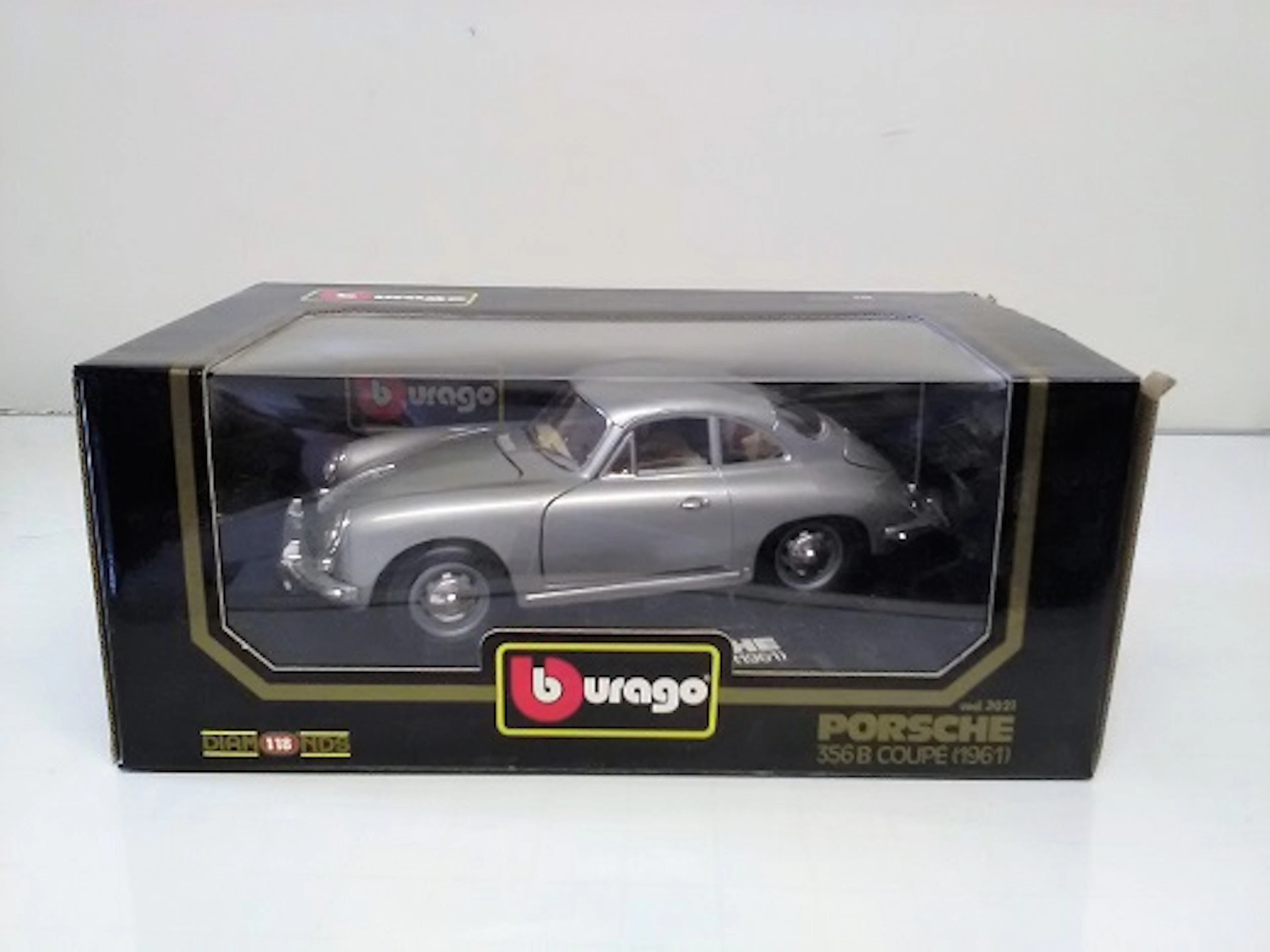 Porsche 356 B Coupe 1961 Die cast 1:18 model car. Burago 1/18 Diamonds Series. In original box in
