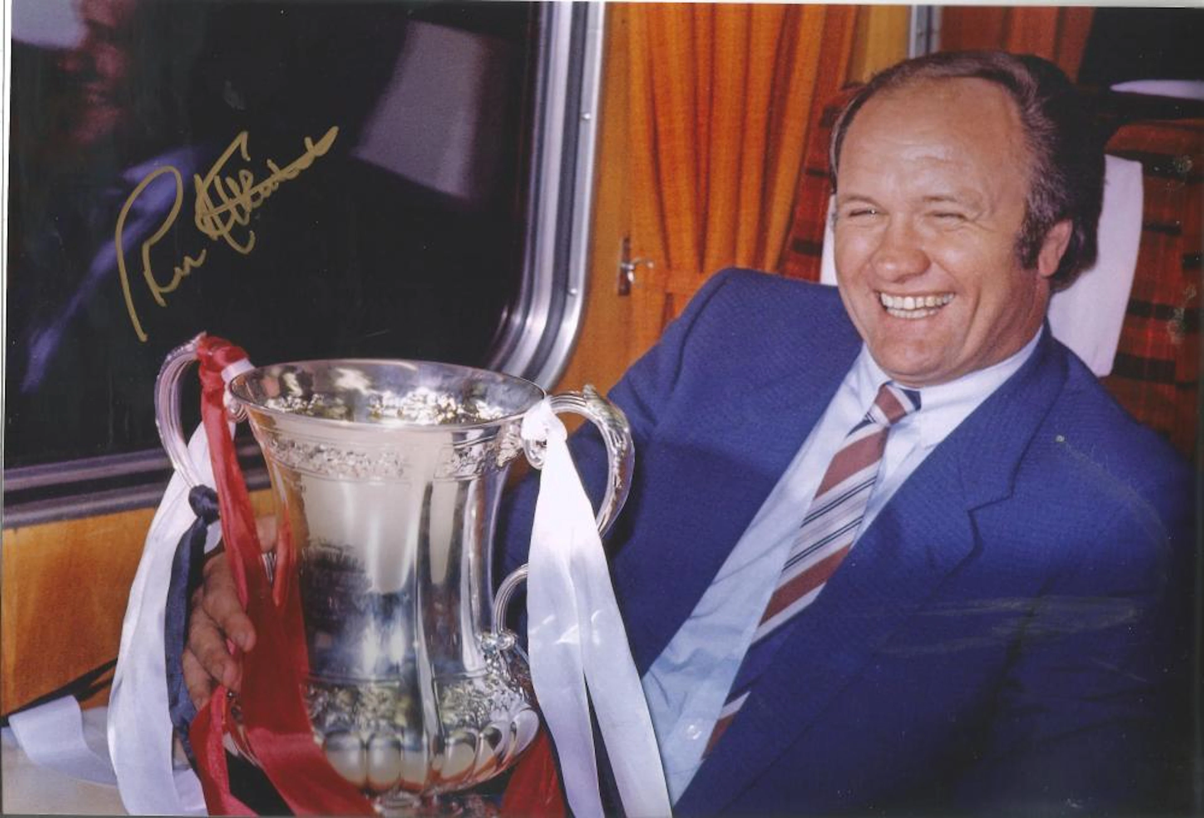 Ron Atkinson signed 12x8 colour photo pictured with the FA Cup while manager of Manchester United.
