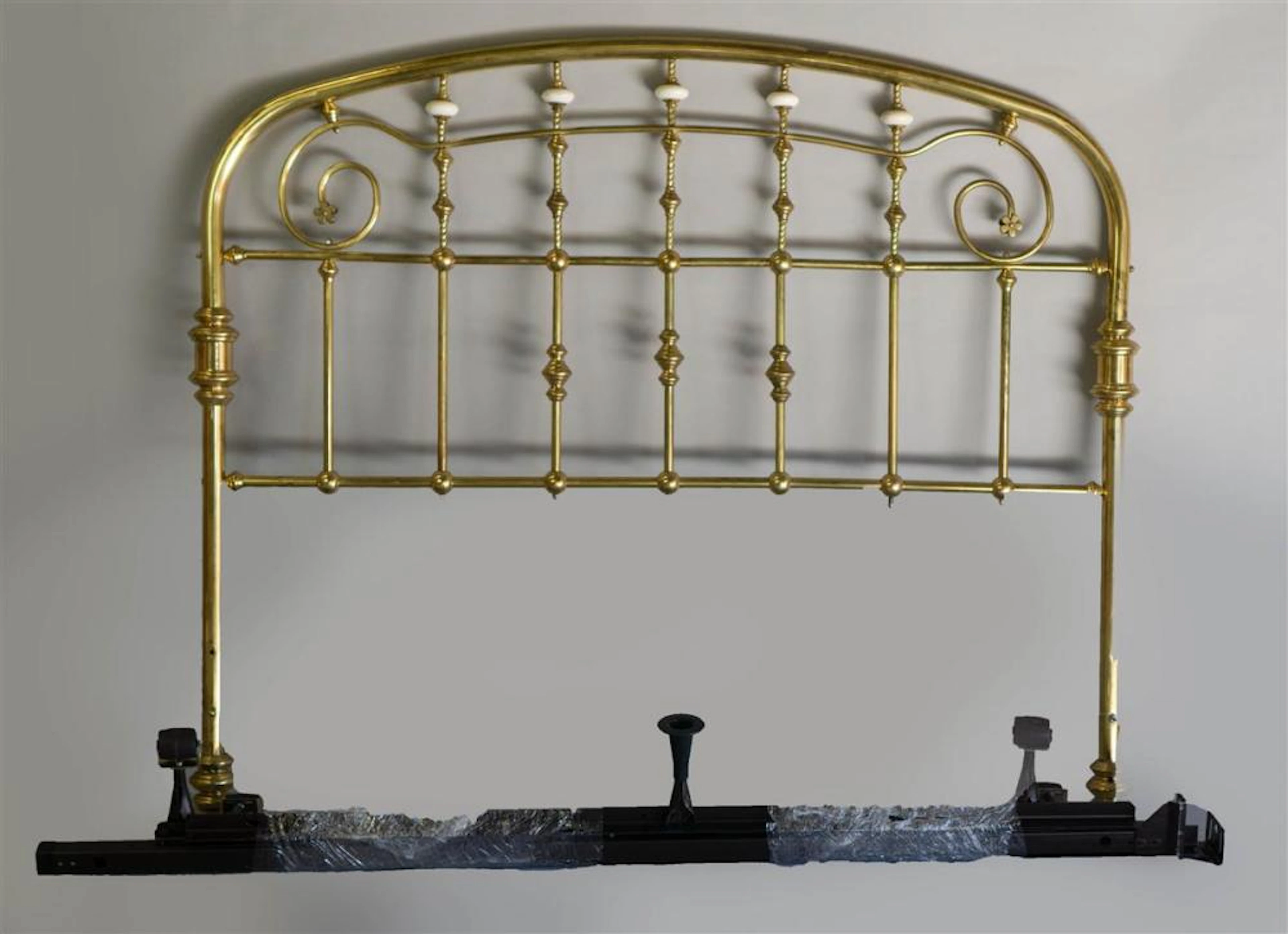 VICTORIAN STYLE BRASS HEADBOARD