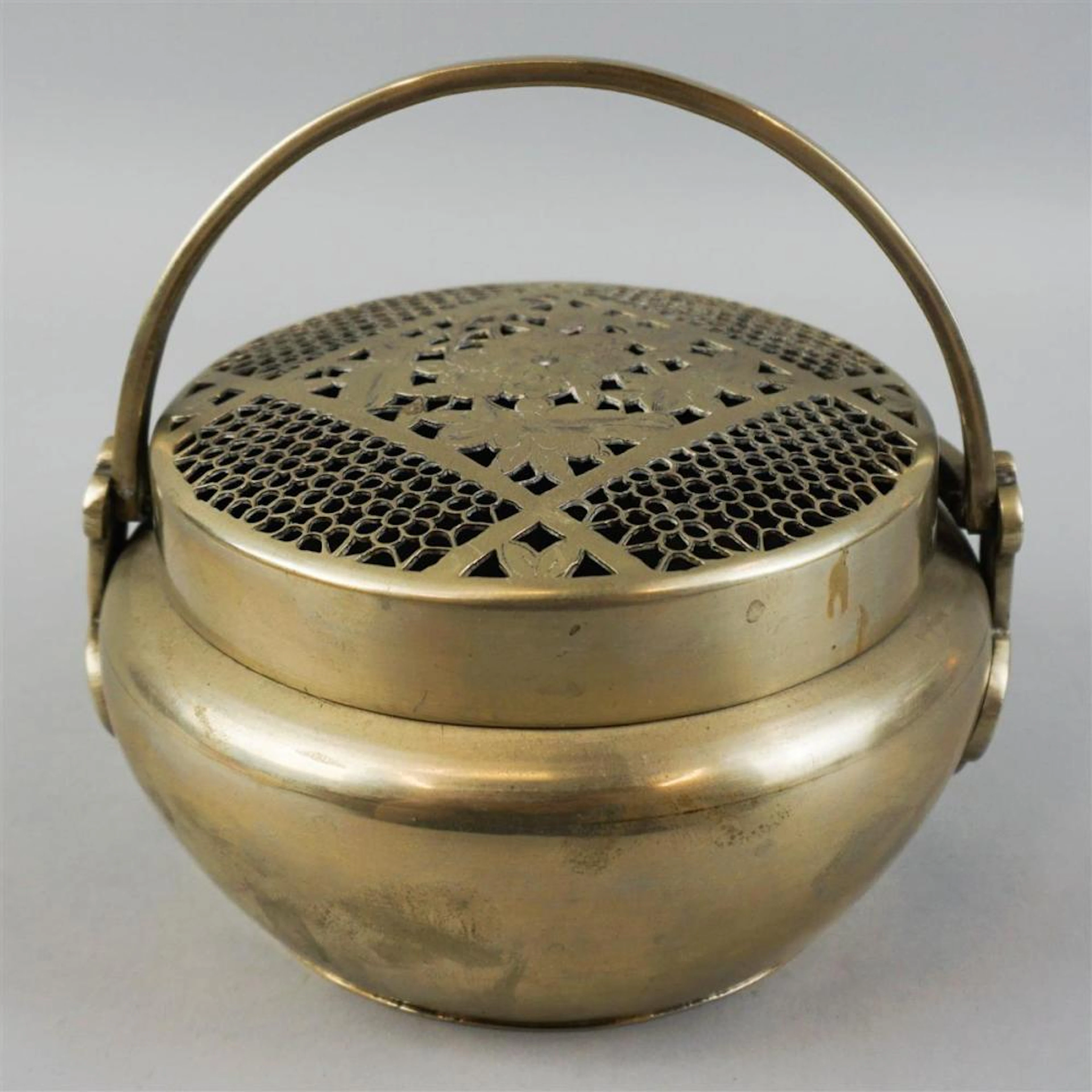 SILVERPLATED POTPOURRI ROUND HANDLED DISH