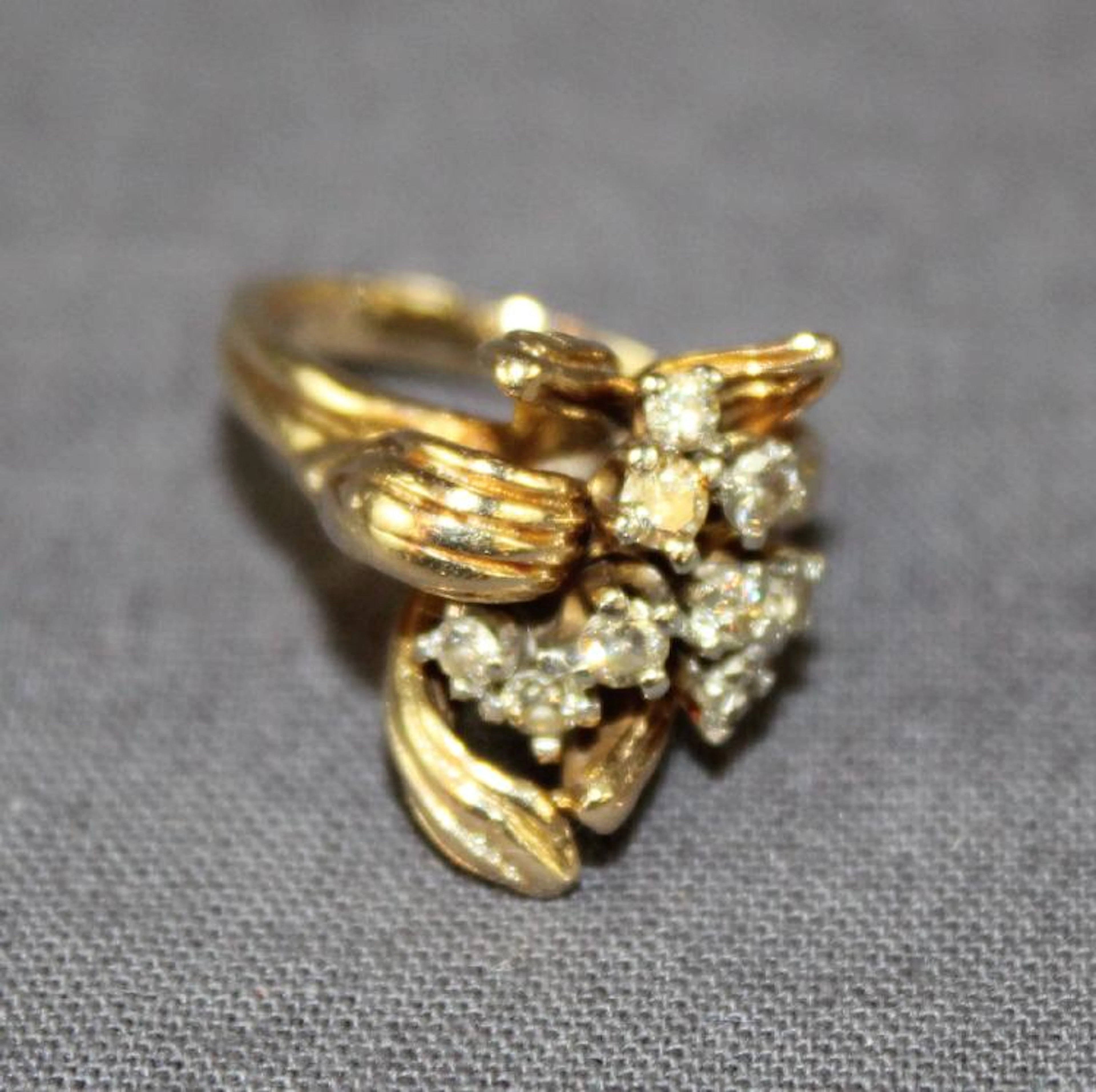 Vintage Ladies cocktail ring with diamonds