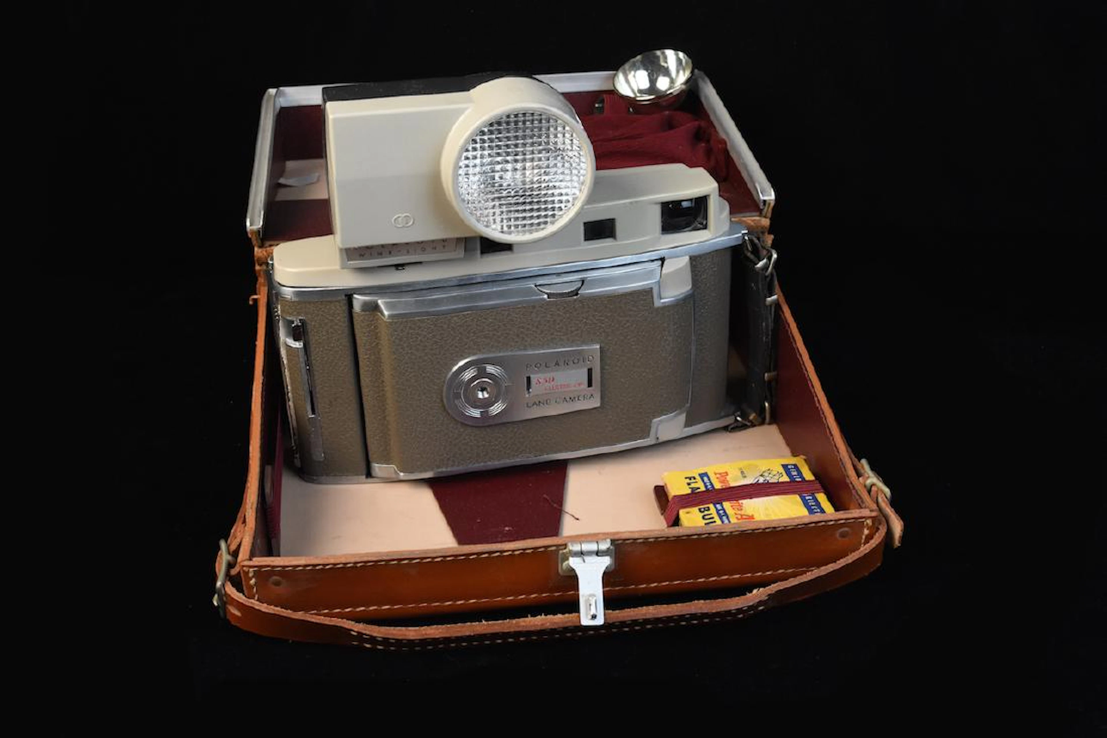 Polaroid 850 Electric Eye Land Camera in Case