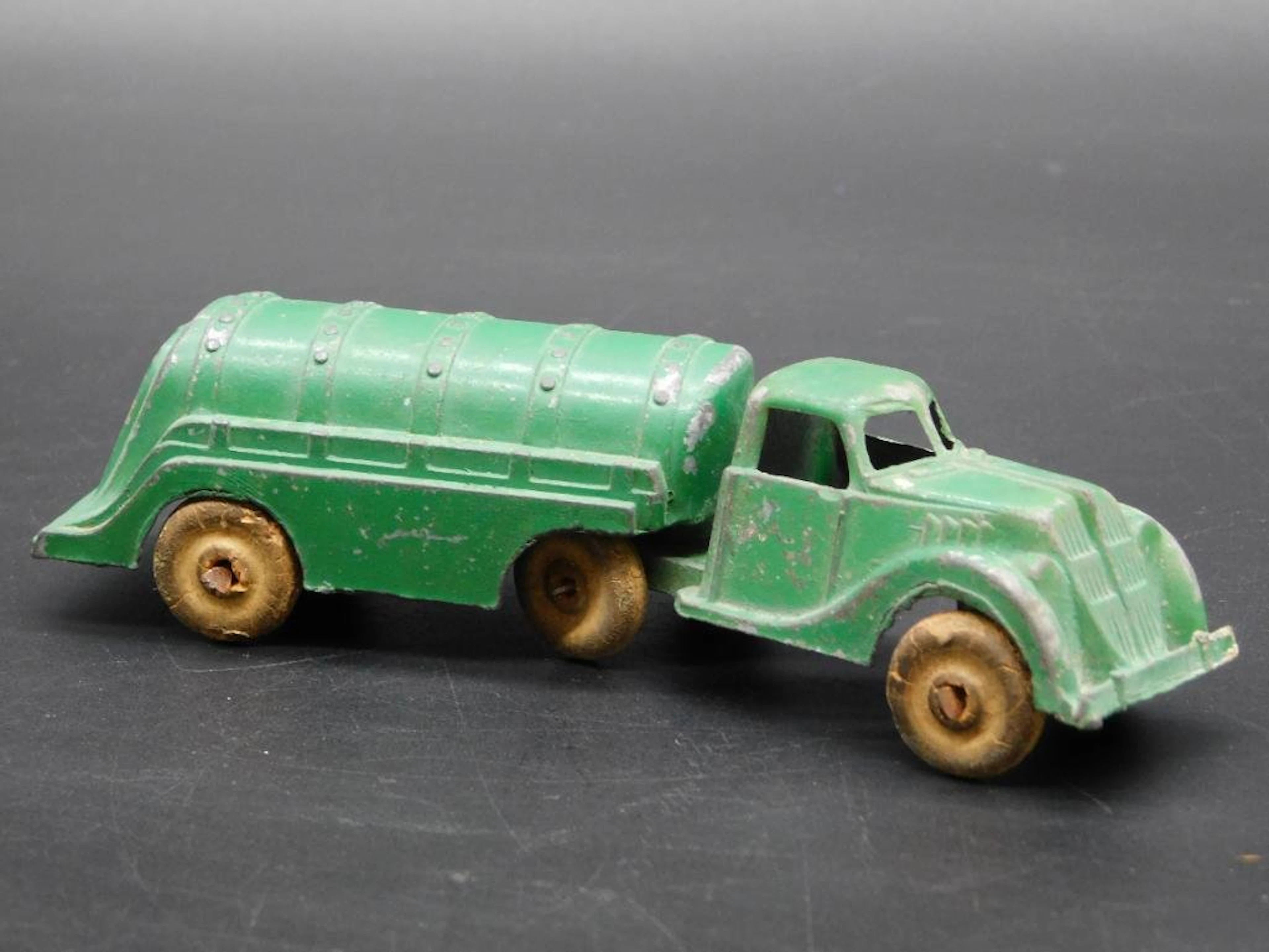 HUBLEY GREEN TRUCK TOY VINTAGE ANTIQUE