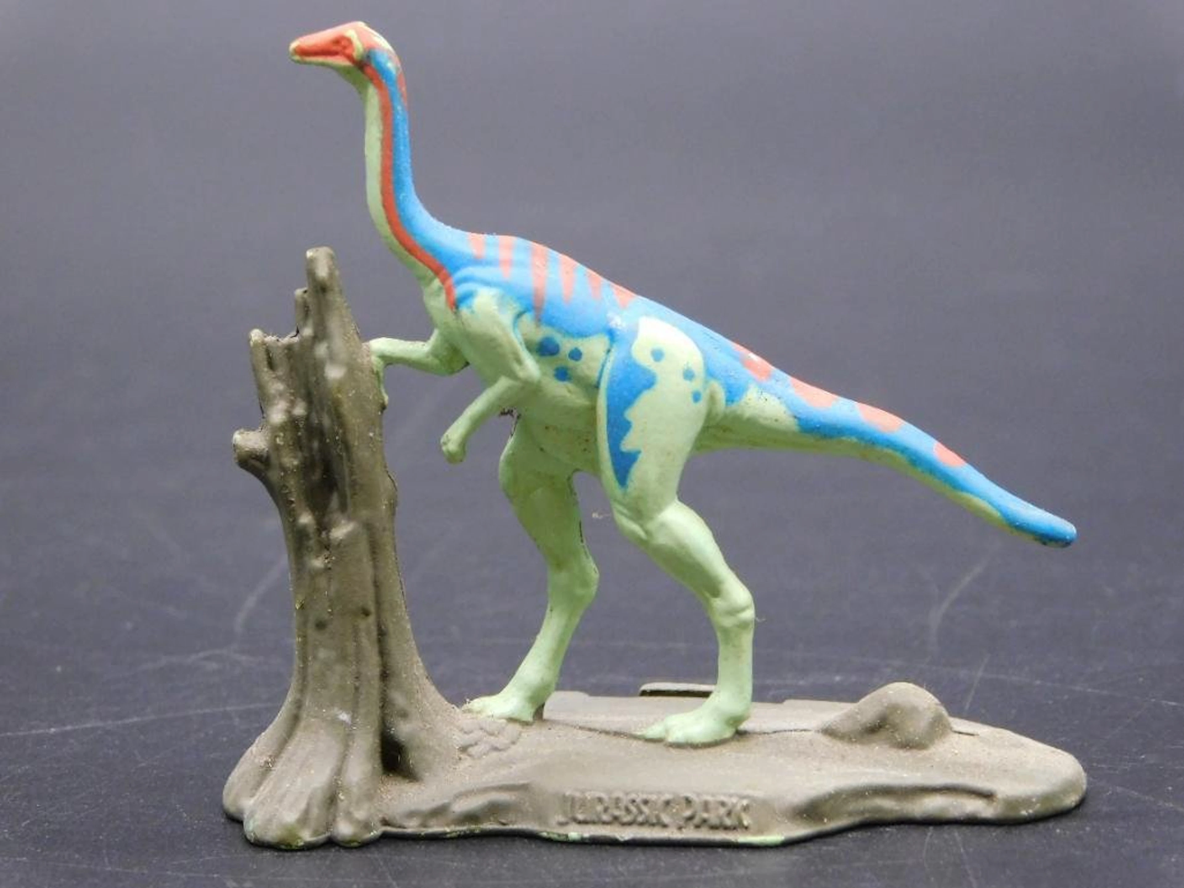 GALLIMIMUS FIGURINE MADE IN MACAU VINTAGE ANTIQUE