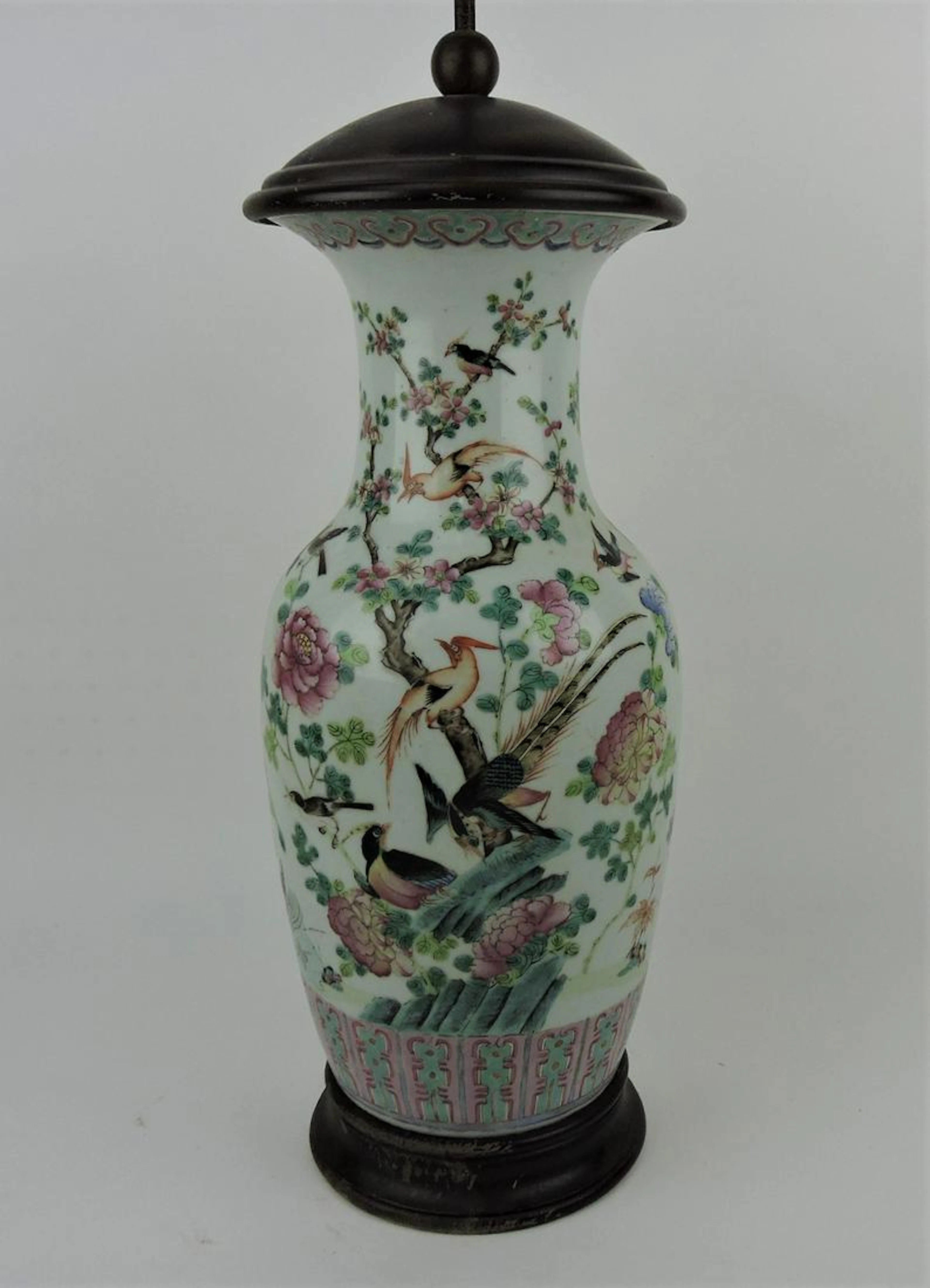 Oriental porcelain table lamp, needs