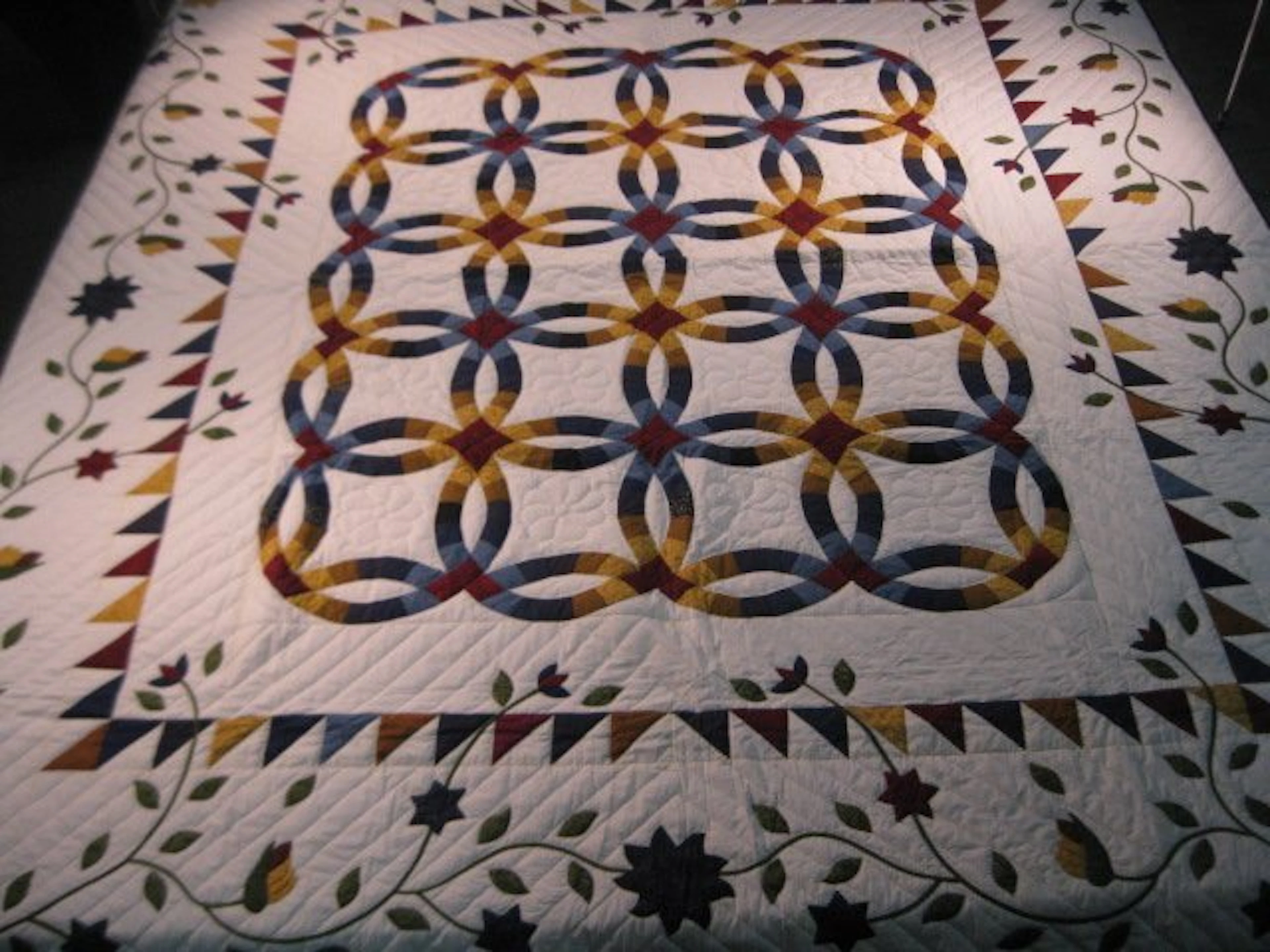 Lovely Merry Ring Quilt in Green Navy Blue is 102 x112