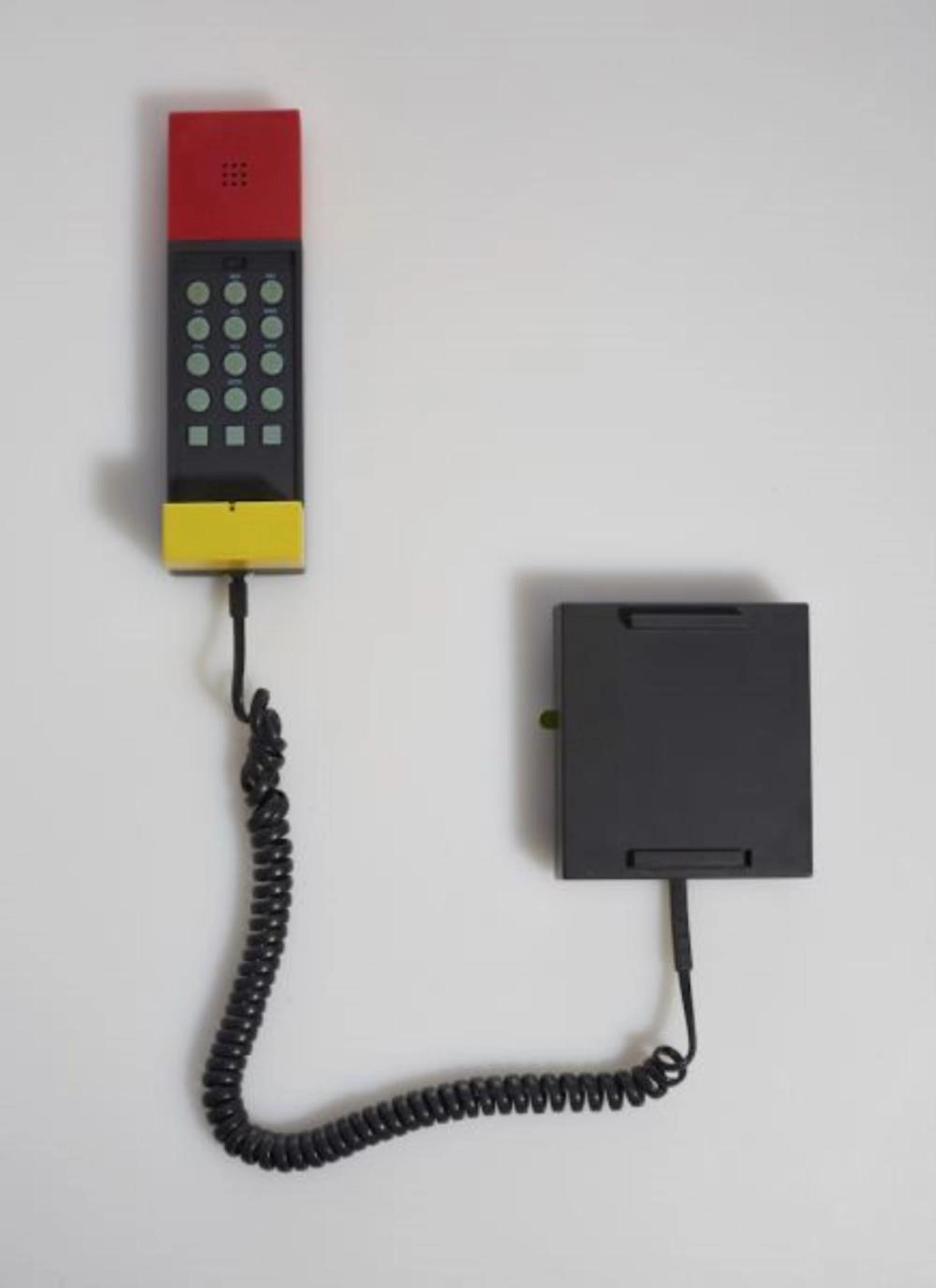 Ettore Sottsass Associati Enorme Telephone - 1986 Italy