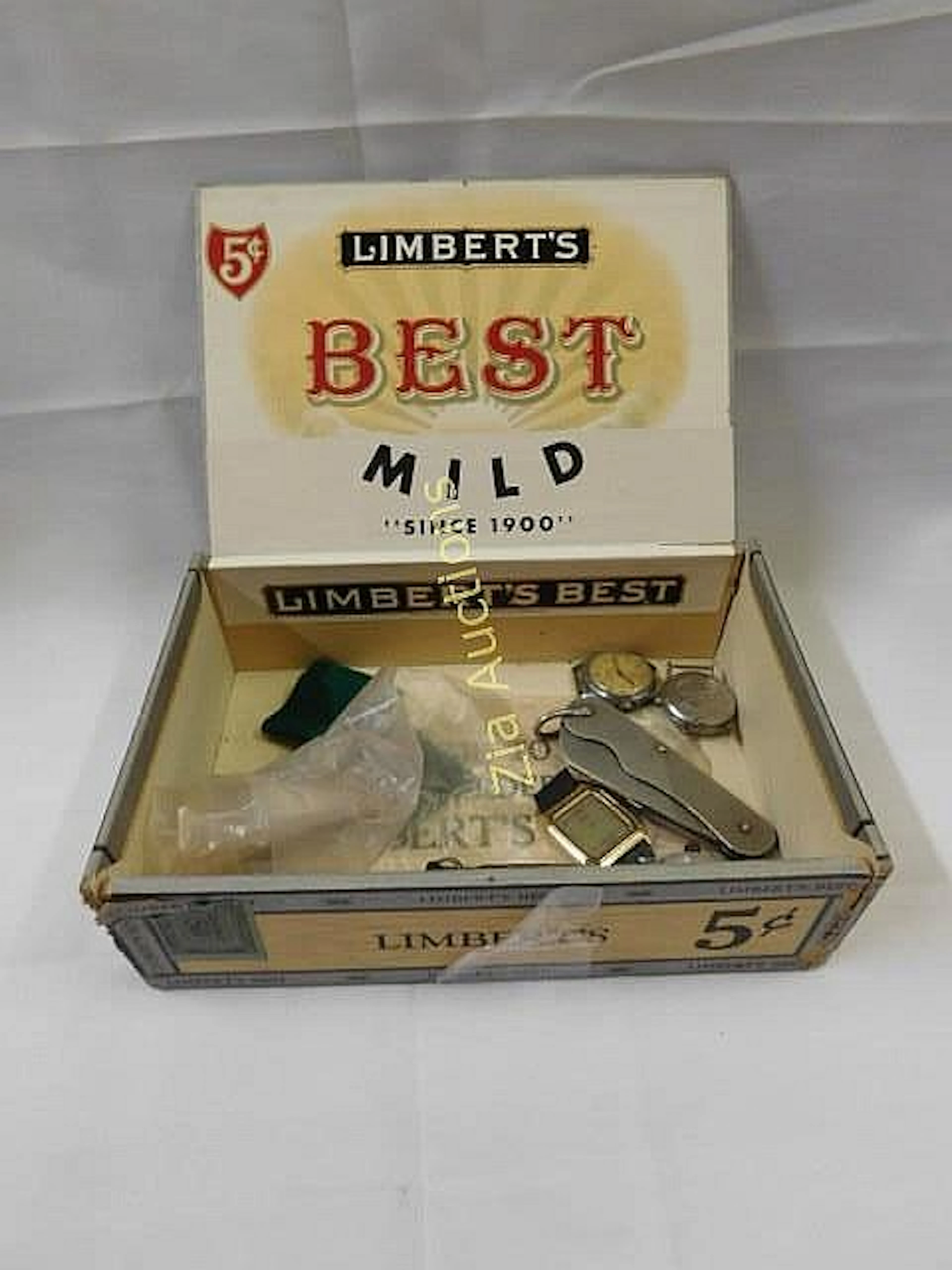 CIGAR BOX WITH 4 WATCHES, POCKET KNIFE, FELT LOOPS