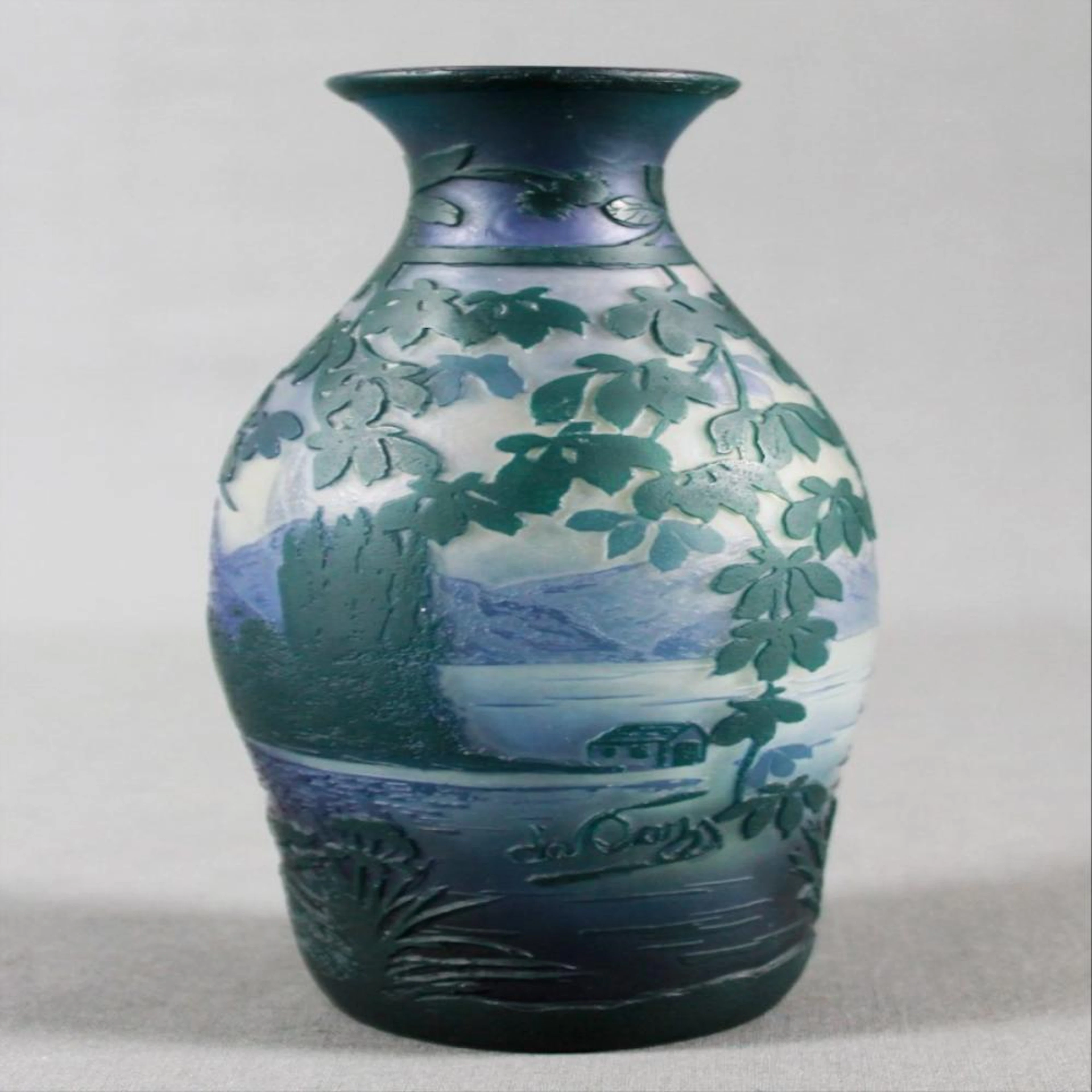 DE VEZ FRENCH CAMEO GLASS VASE
