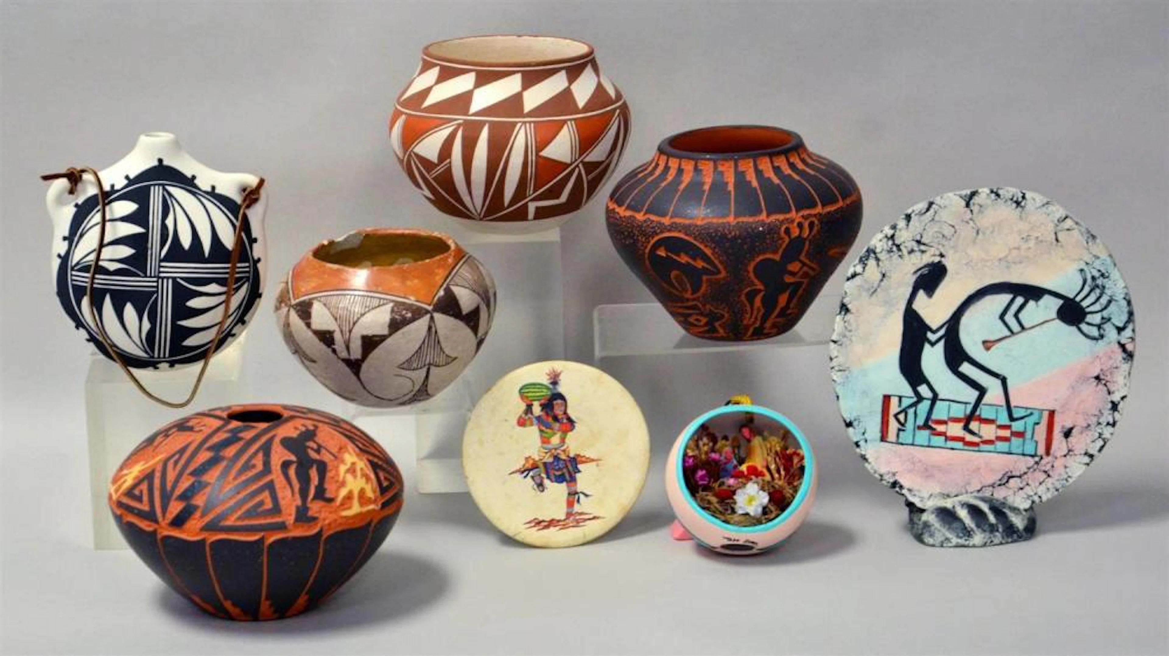 8 pc Native American Decorative Arts / Pottery including...