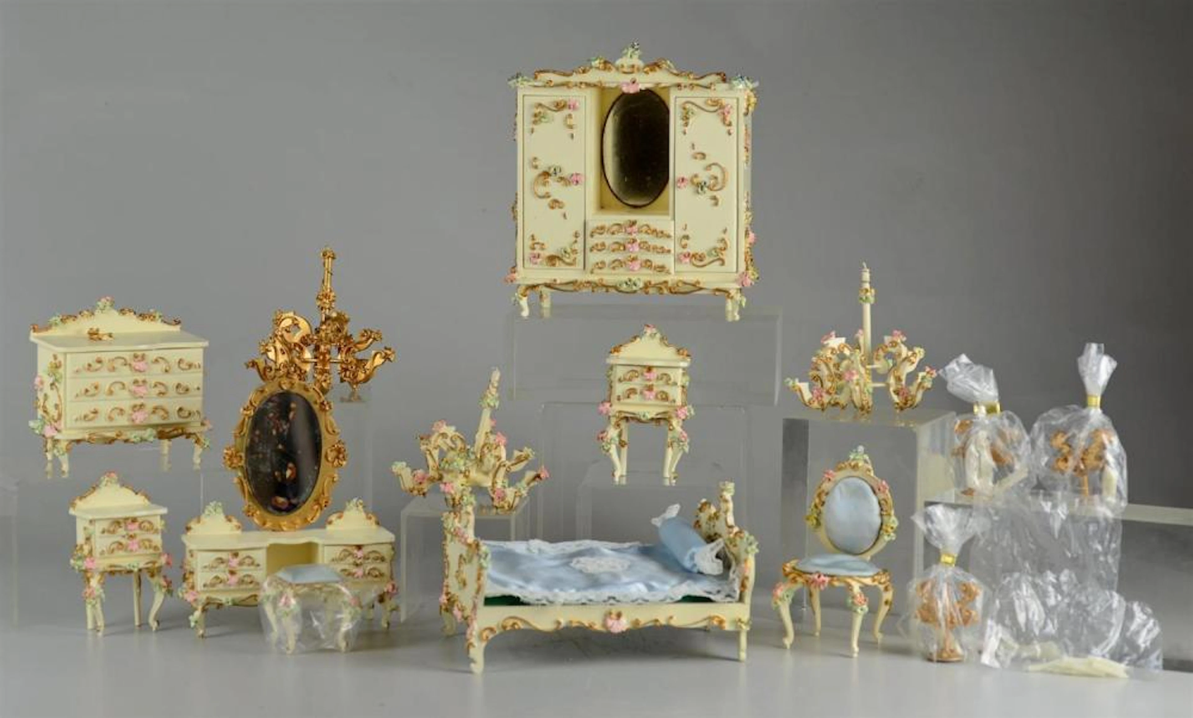 (14) Pcs Spielwaren dollhouse furniture