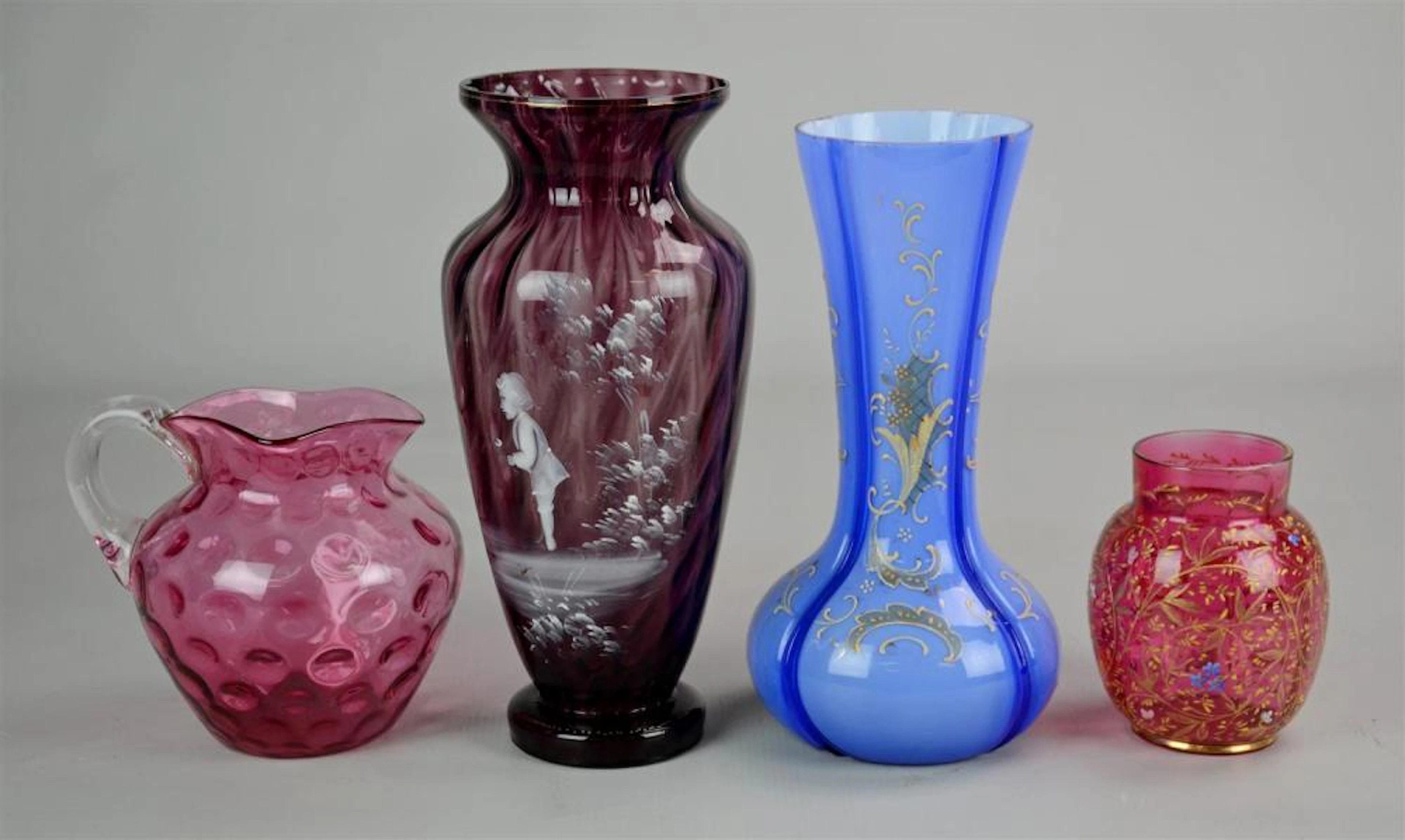 (4) Victorian and art glass vessels c/o (1) Mary Gregory...