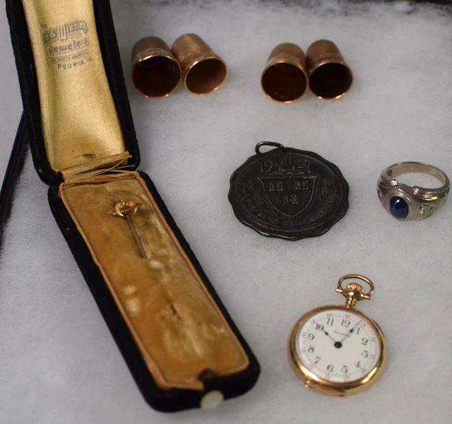 (on-8) 14k WALTHAM WATCH &10K YELLOW GOLD THIMBLES