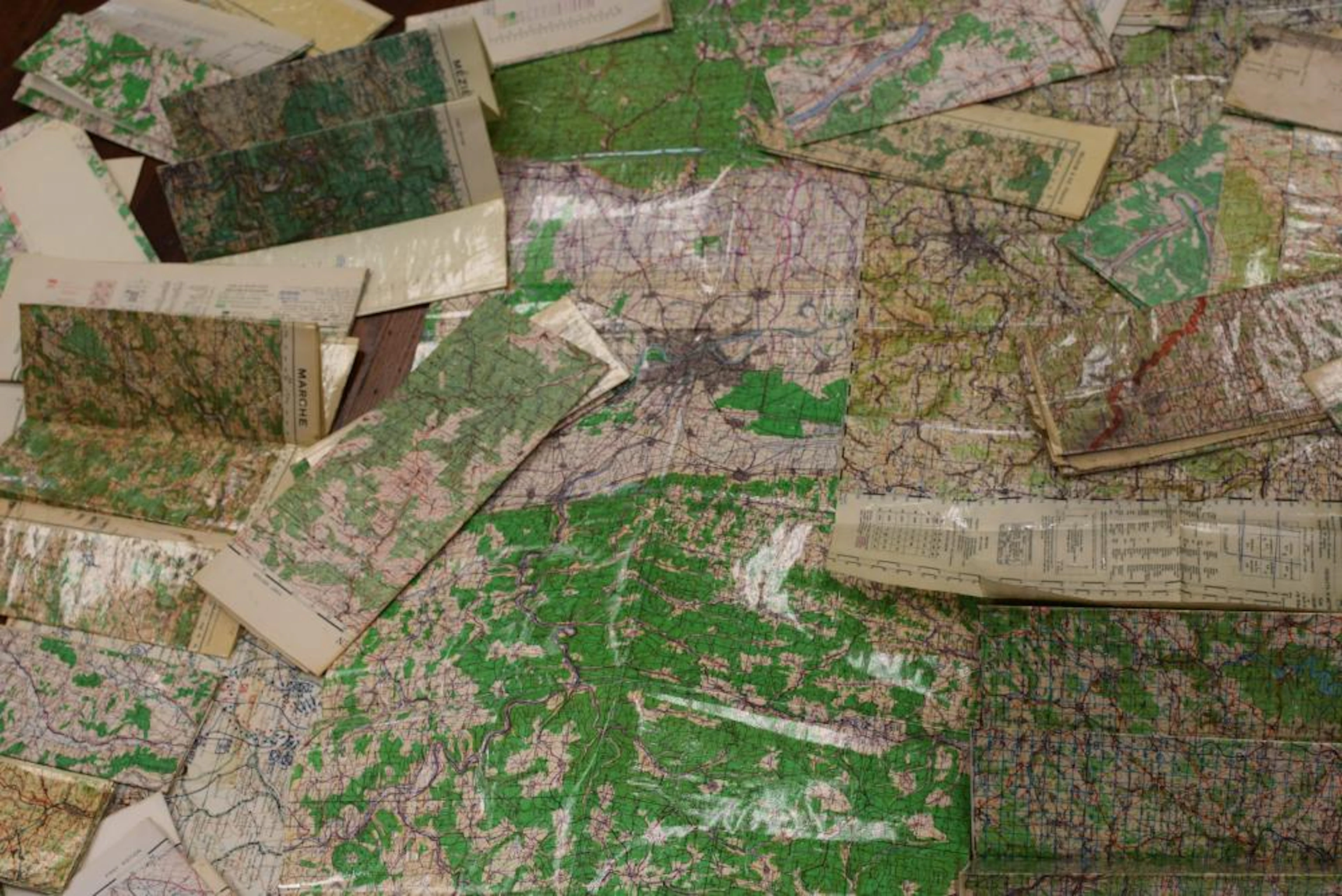 WWII MILITARY MAPS & 4 FIELD/TECH MANUALS (66 PCS)