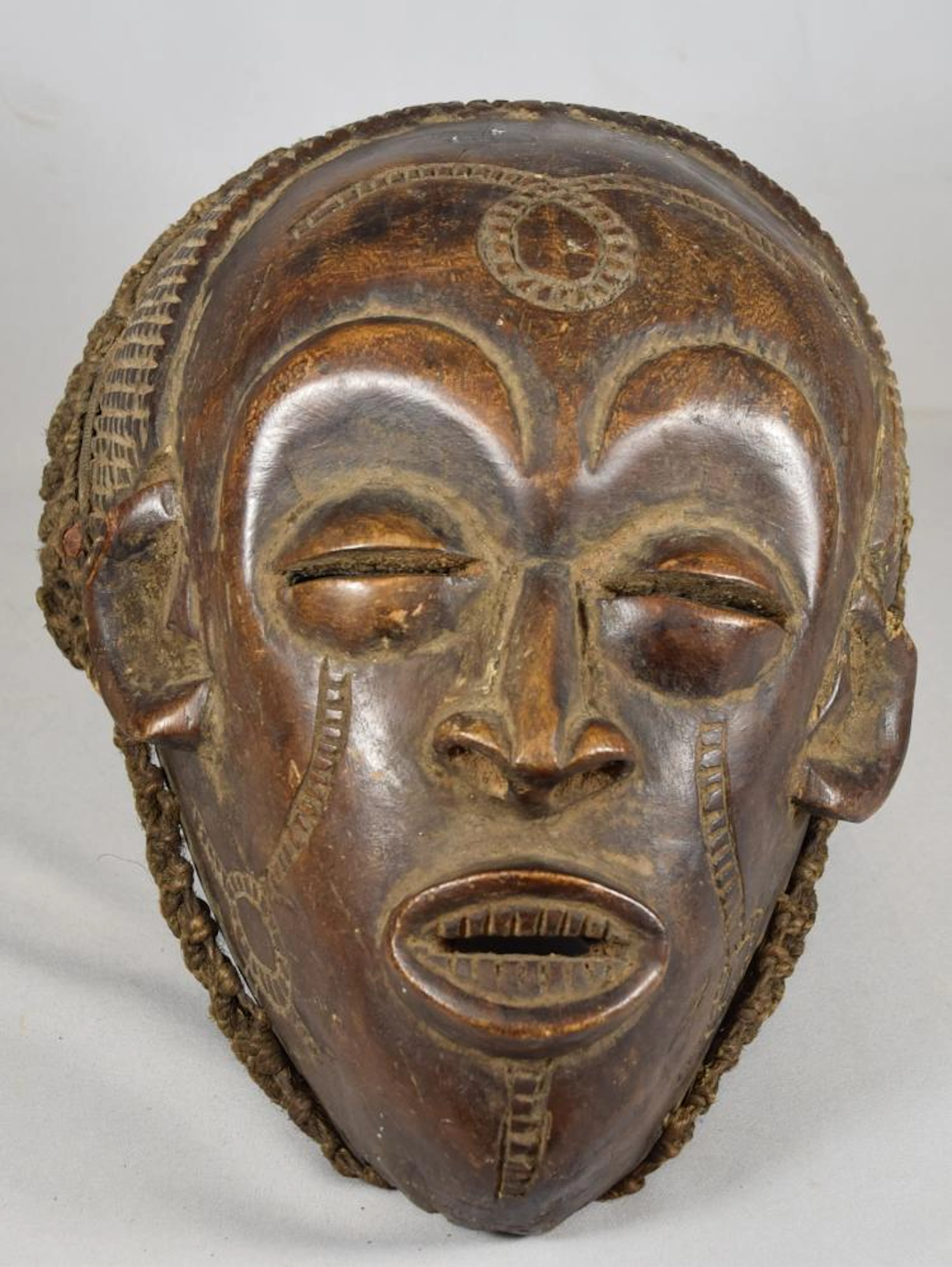 LIBERIAN DAN DEANGLE CARVED WOOD HELMET MASK: