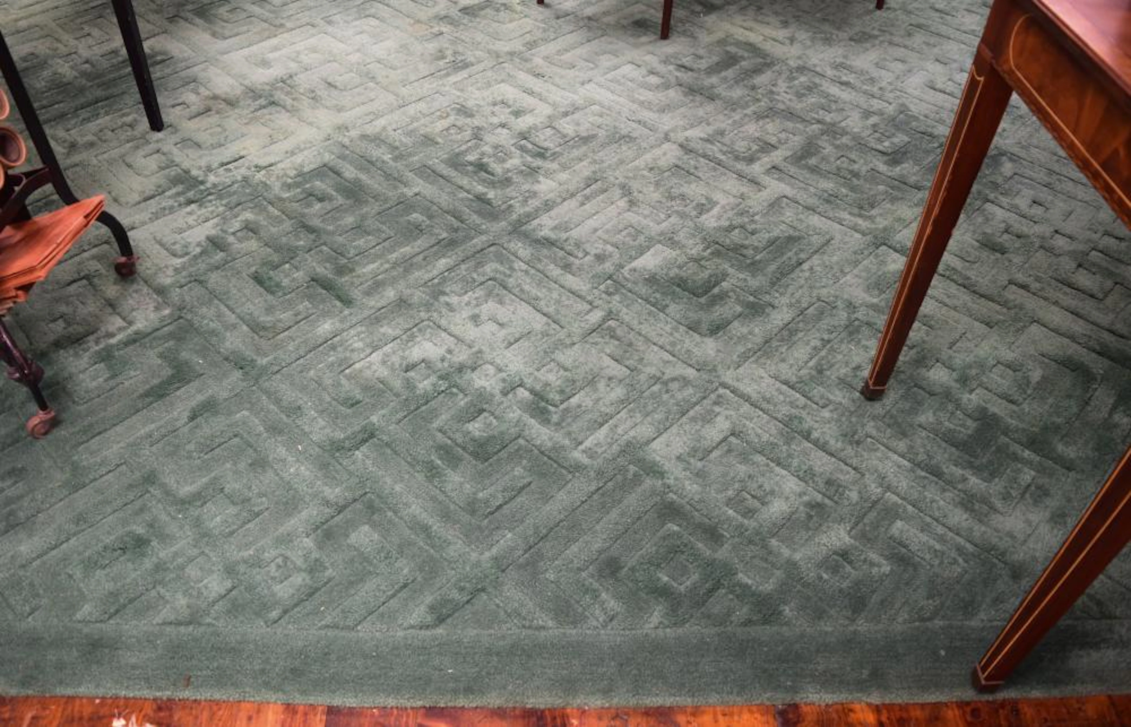 ELEGANT GREEN GREEK KEY DESIGN CARPET BY V?SOSKE: