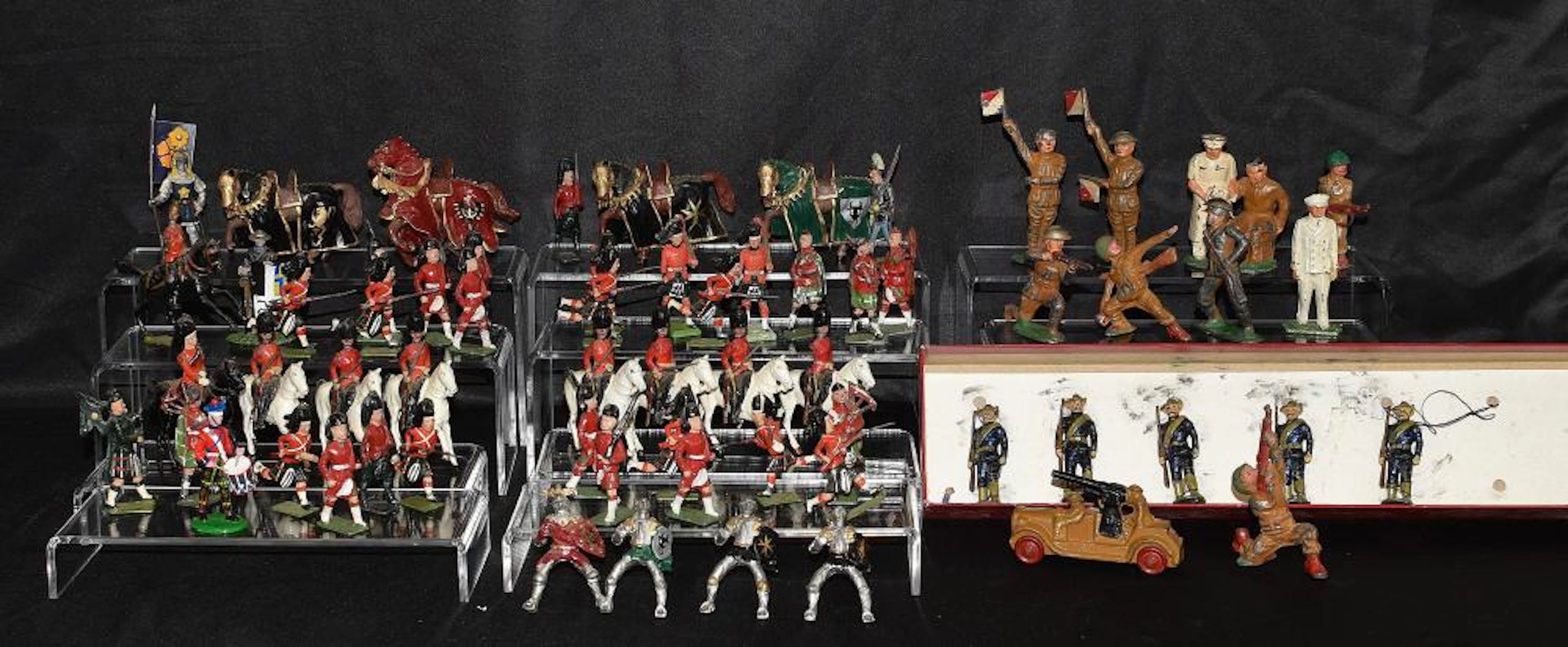 LARGE GROUPING OF BRITIANS & LEAD SOLDIERS