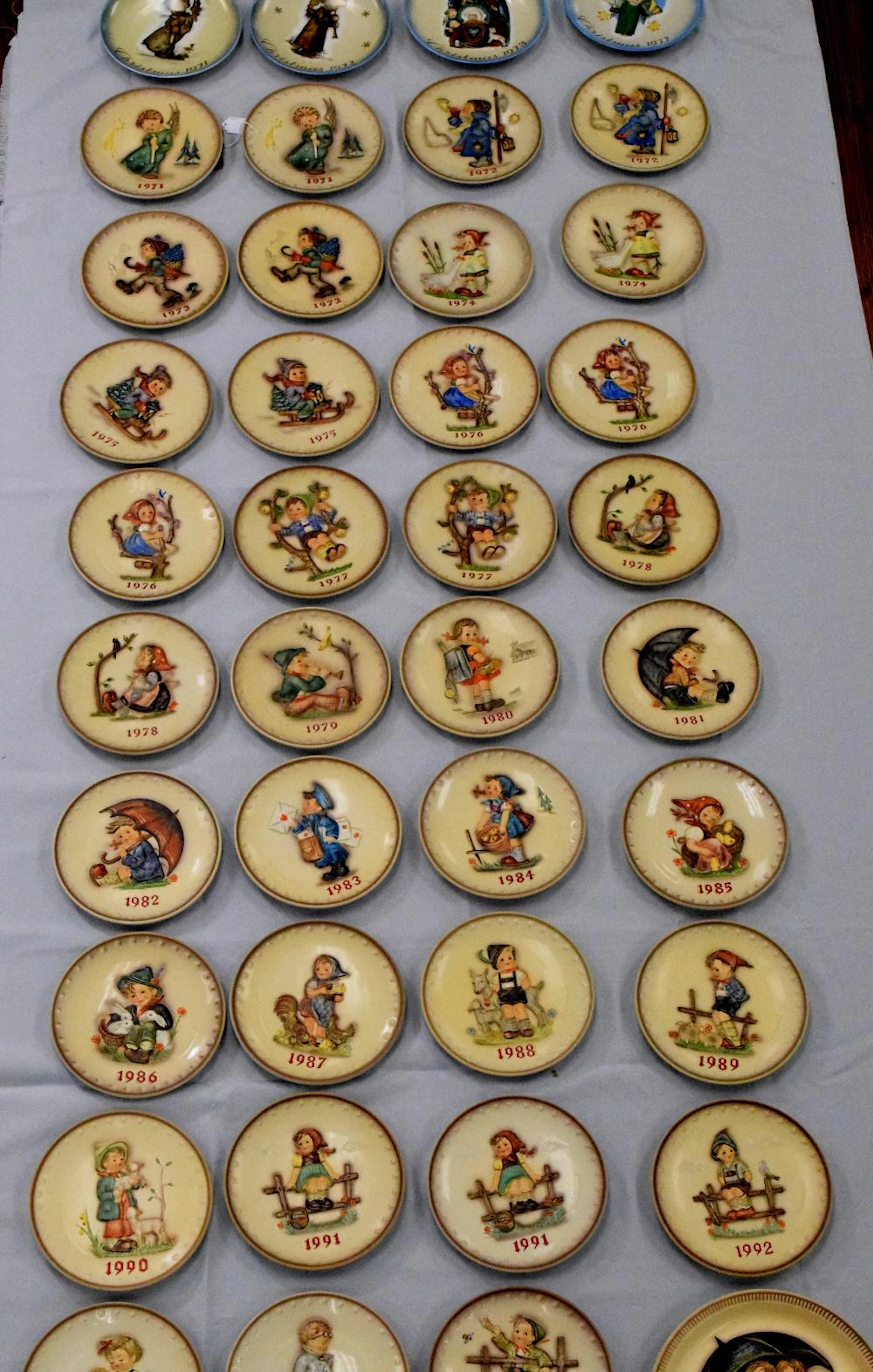 (on-40) HUMMEL PLATES & ONE PLATE