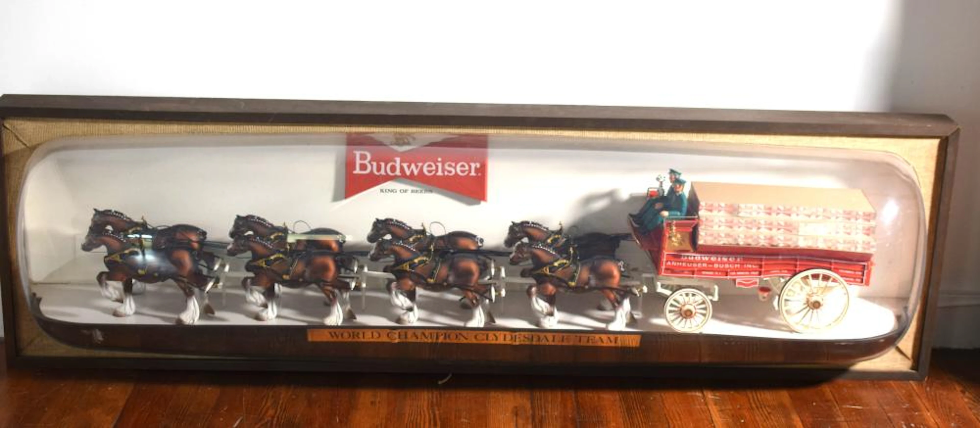 LARGE VINTAGE BUDWEISER CLYDESDALE LIGHTED SIGN.