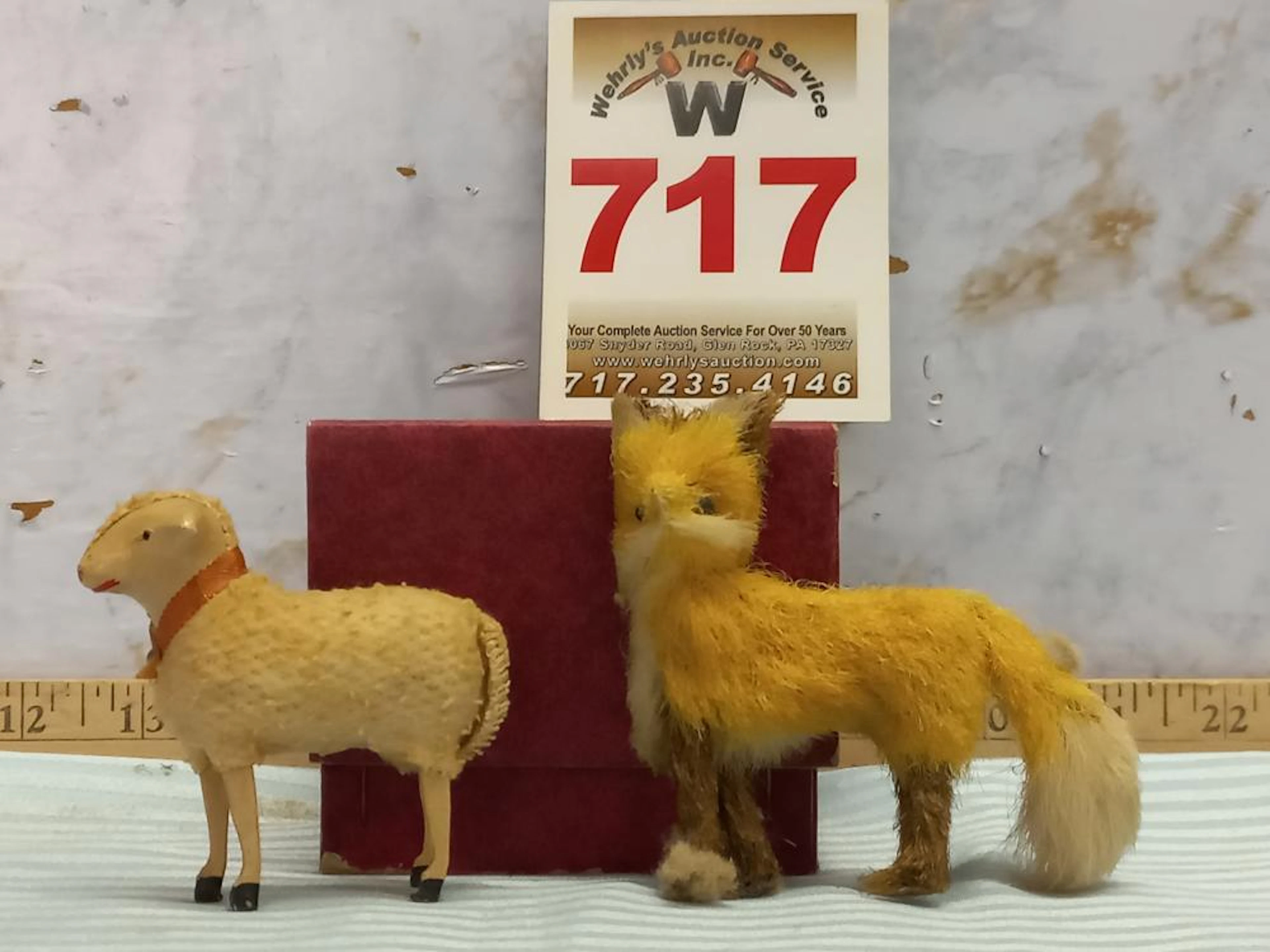 Fox figurine/Stick-leg sheep figurine