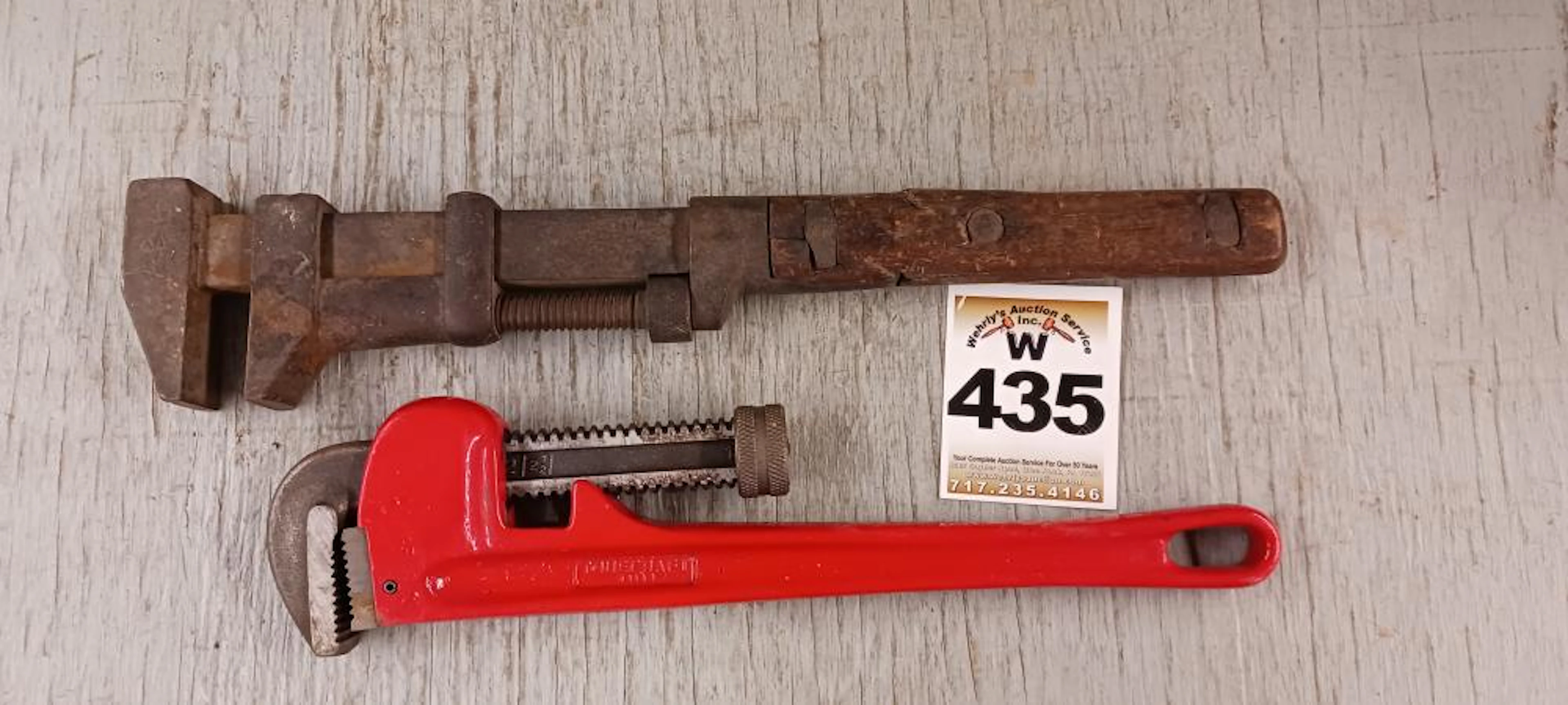 2 Pipe Wrenches