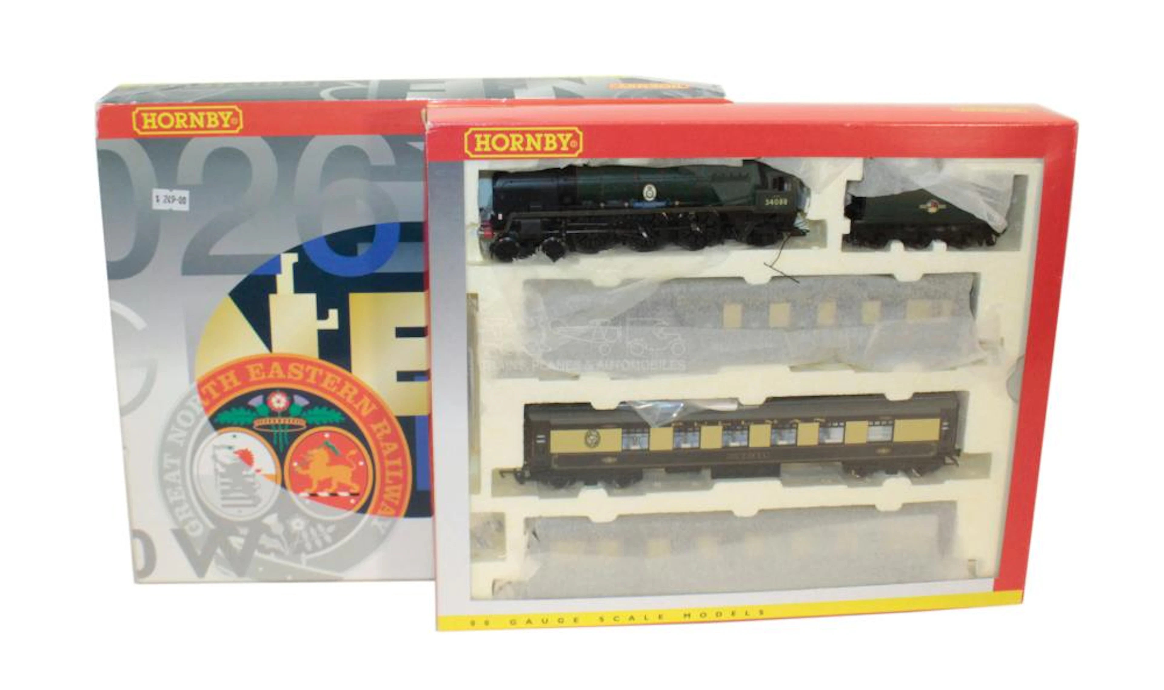 Hornby R2886M OO-gauge "The Cunarder" Passenger Set