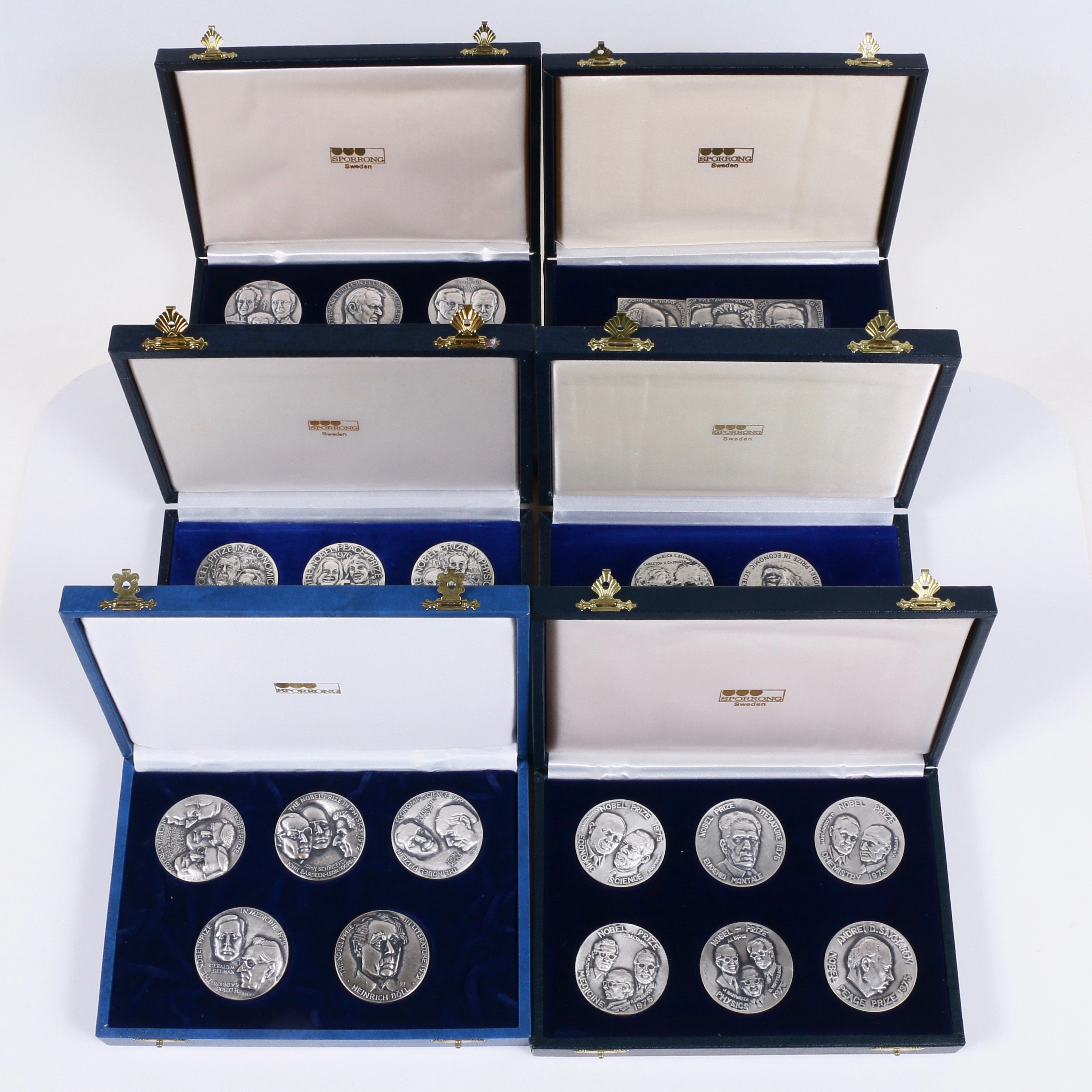 MEDALJER, 34 st. Silver, Nobel Laureates, 1972-1977.