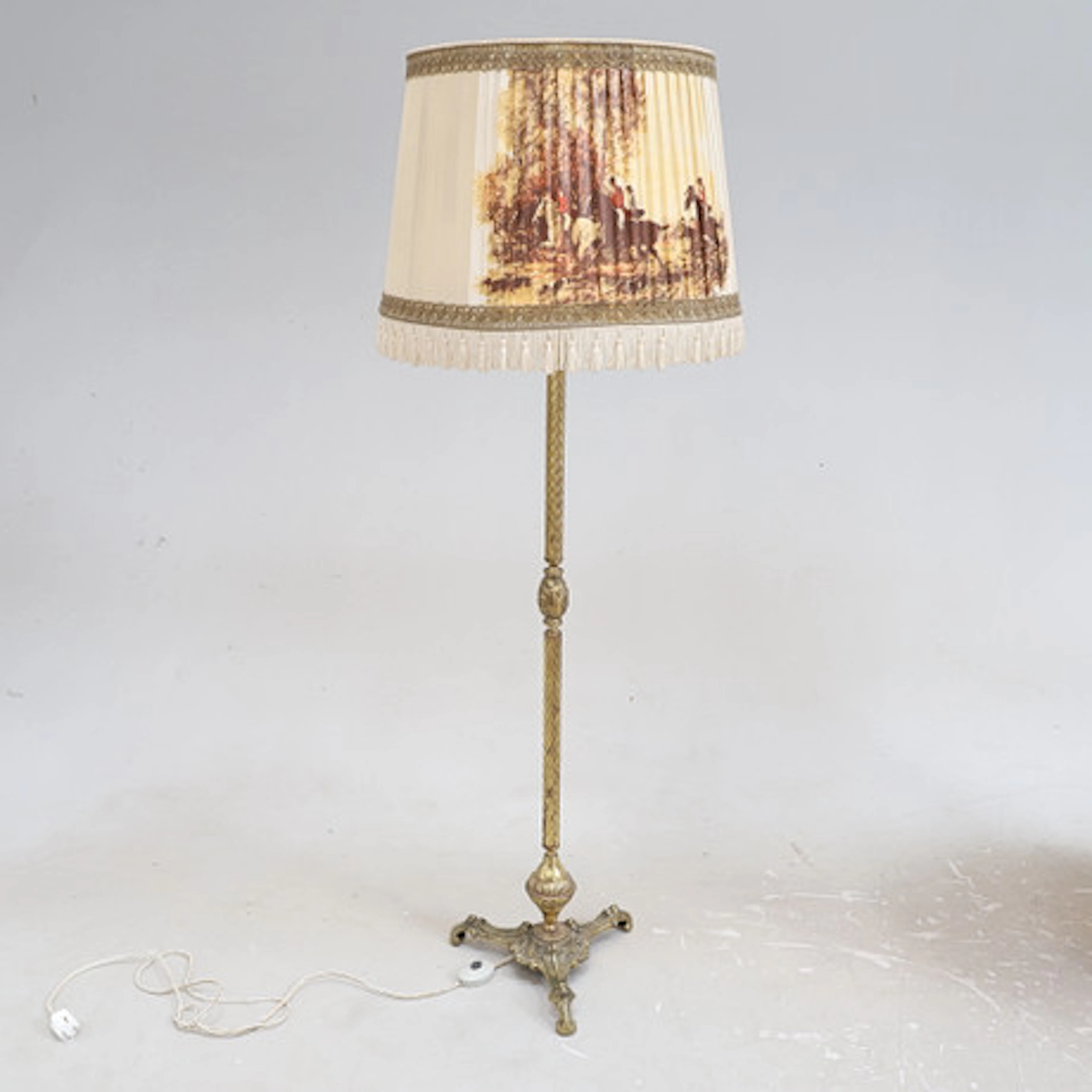 GOLVLAMPA, mässing, 1900-tal.
