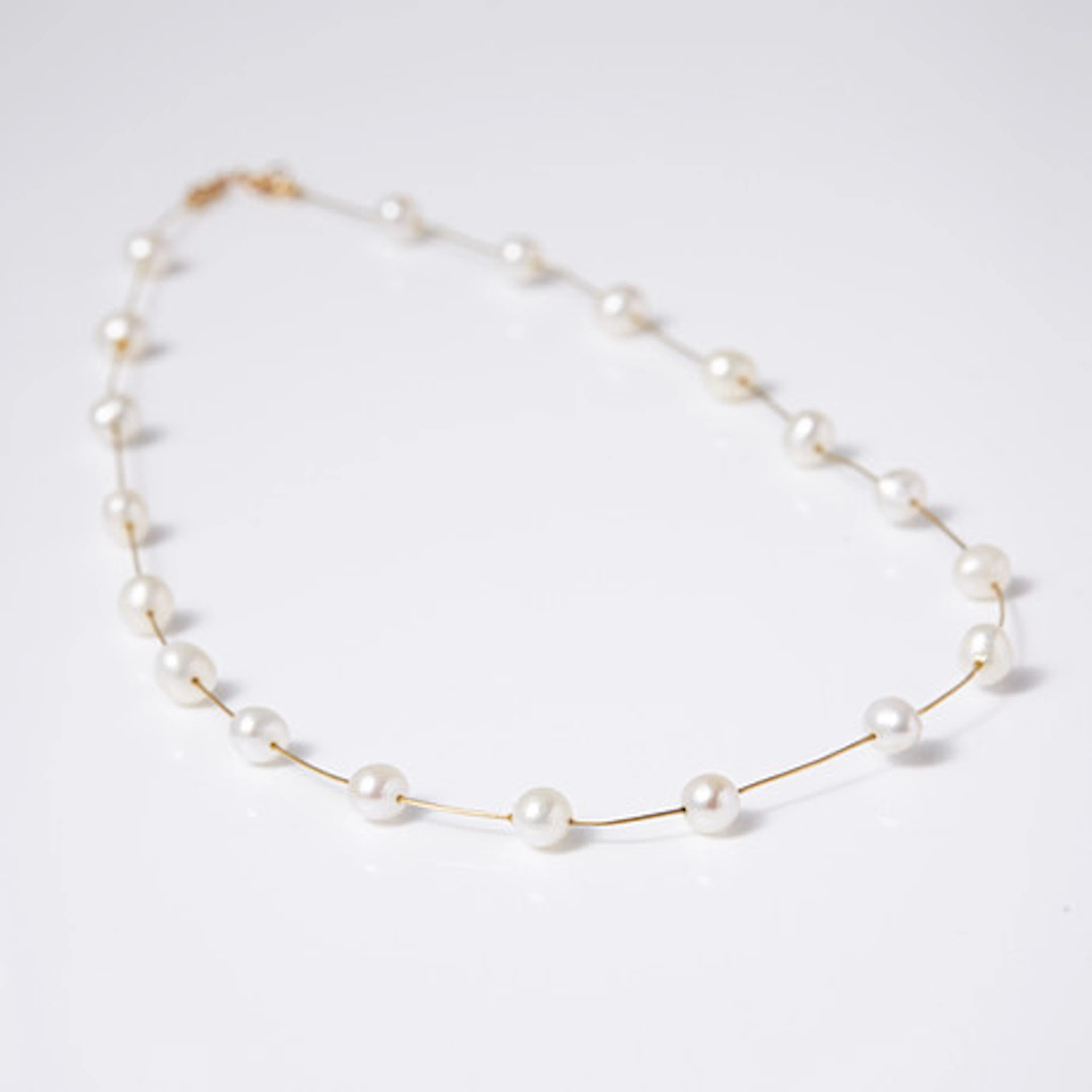 COLLIER, 14 k guld, 19 odlade vita sötvatt…