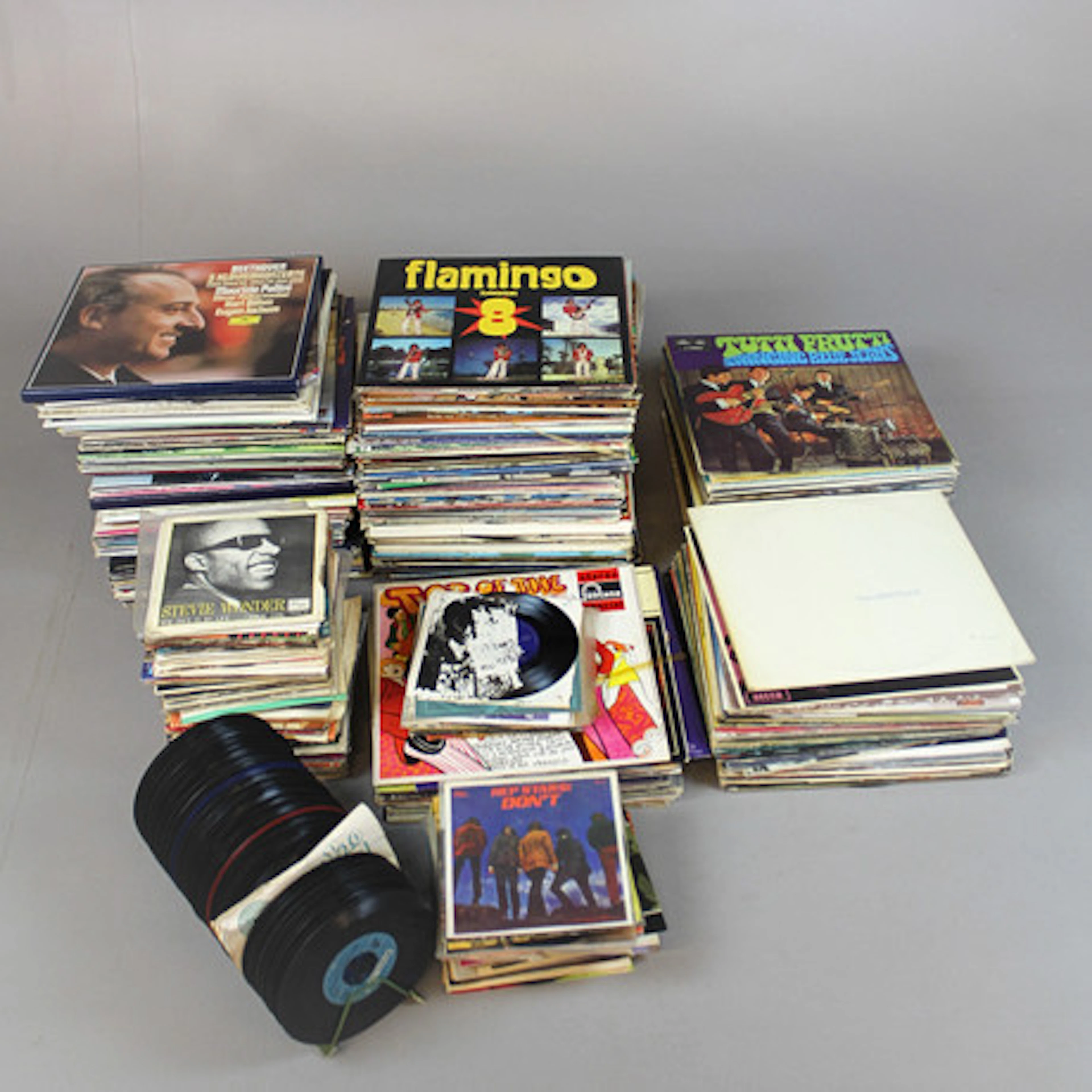 VINYLSKIVOR parti LP och Singlar blandade …