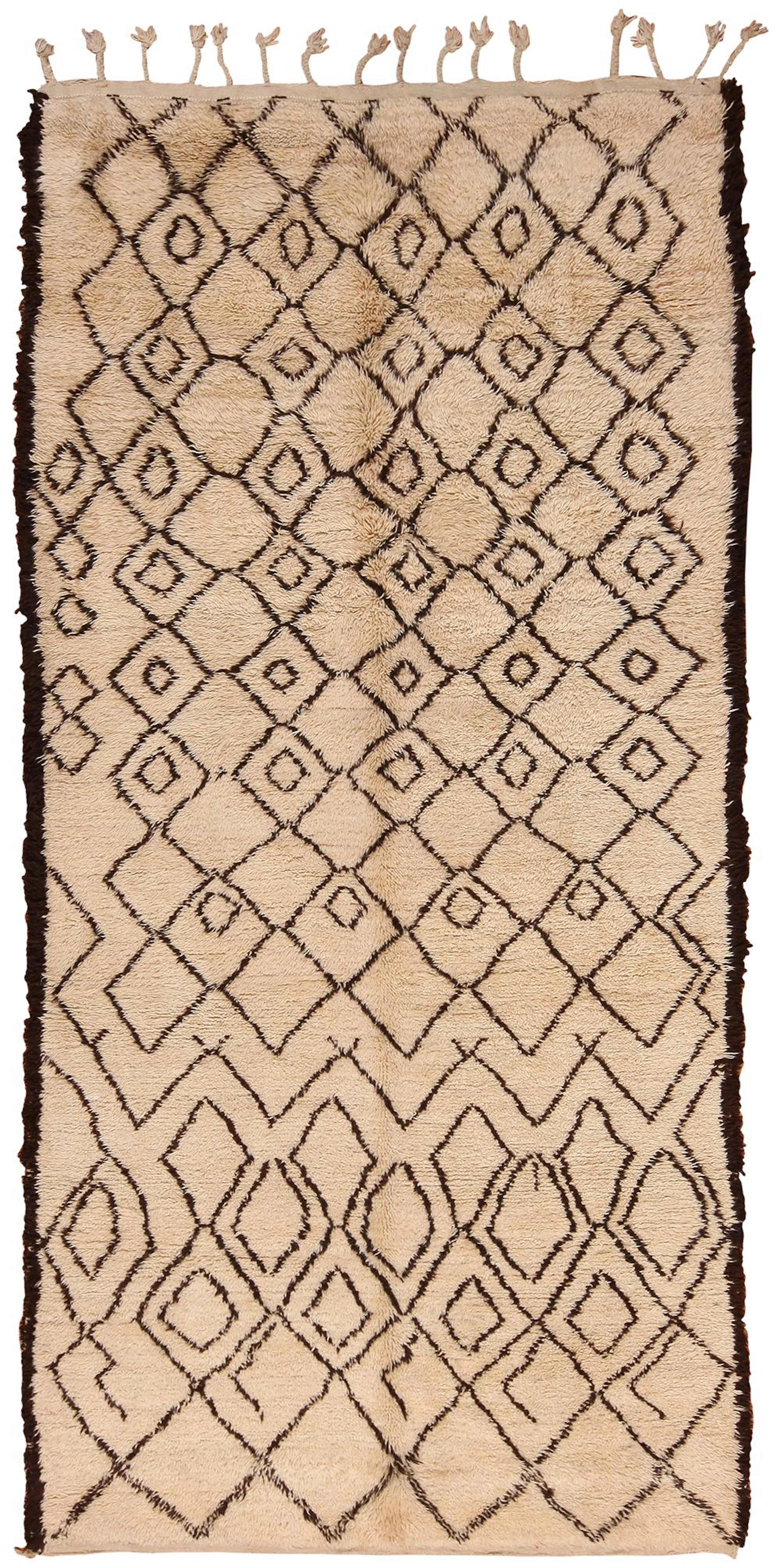 Vintage Moroccan rug , 5 ft 6 in x 11 ft 7 in ( 1.67 m x 3.53 m )