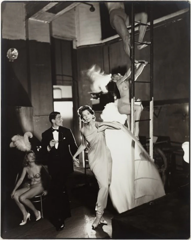 Richard Avedon - Suzy Parker and Robin Tattersall