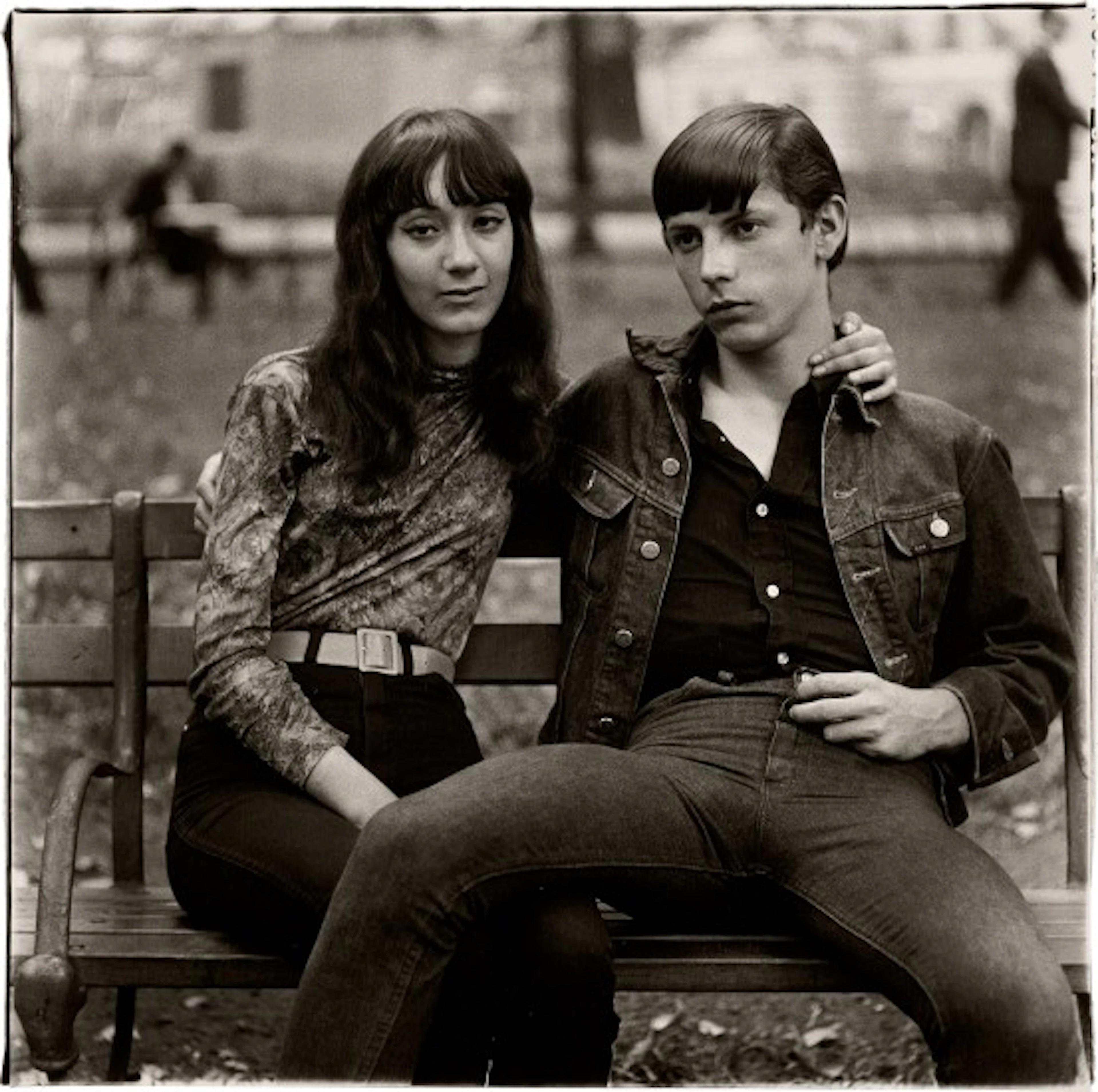 Diane Arbus - Young couple on a bench in Washington Square Park, N.Y.C.
