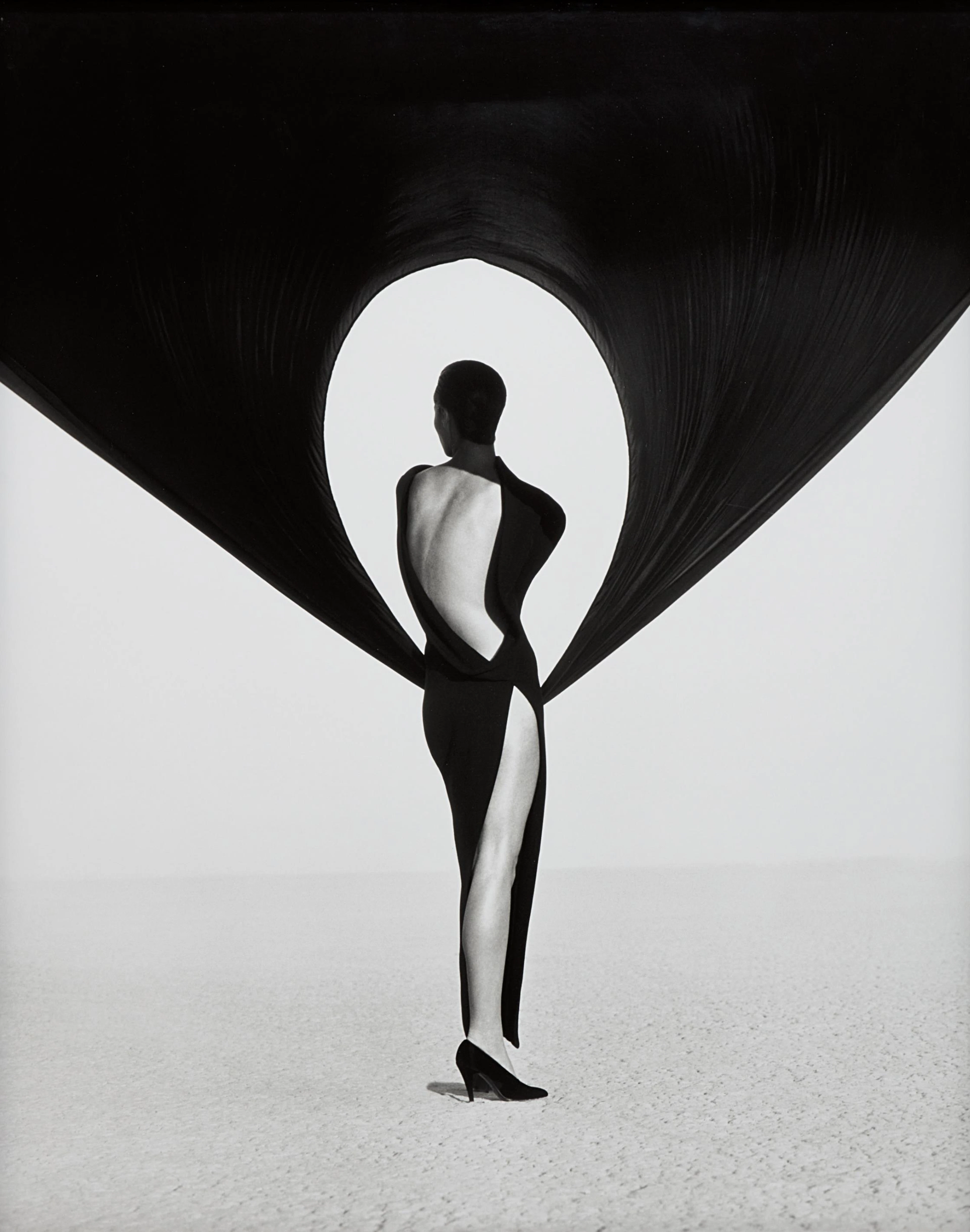Versace Dress, Back View, El Mirage, 1990 – Herb Ritts