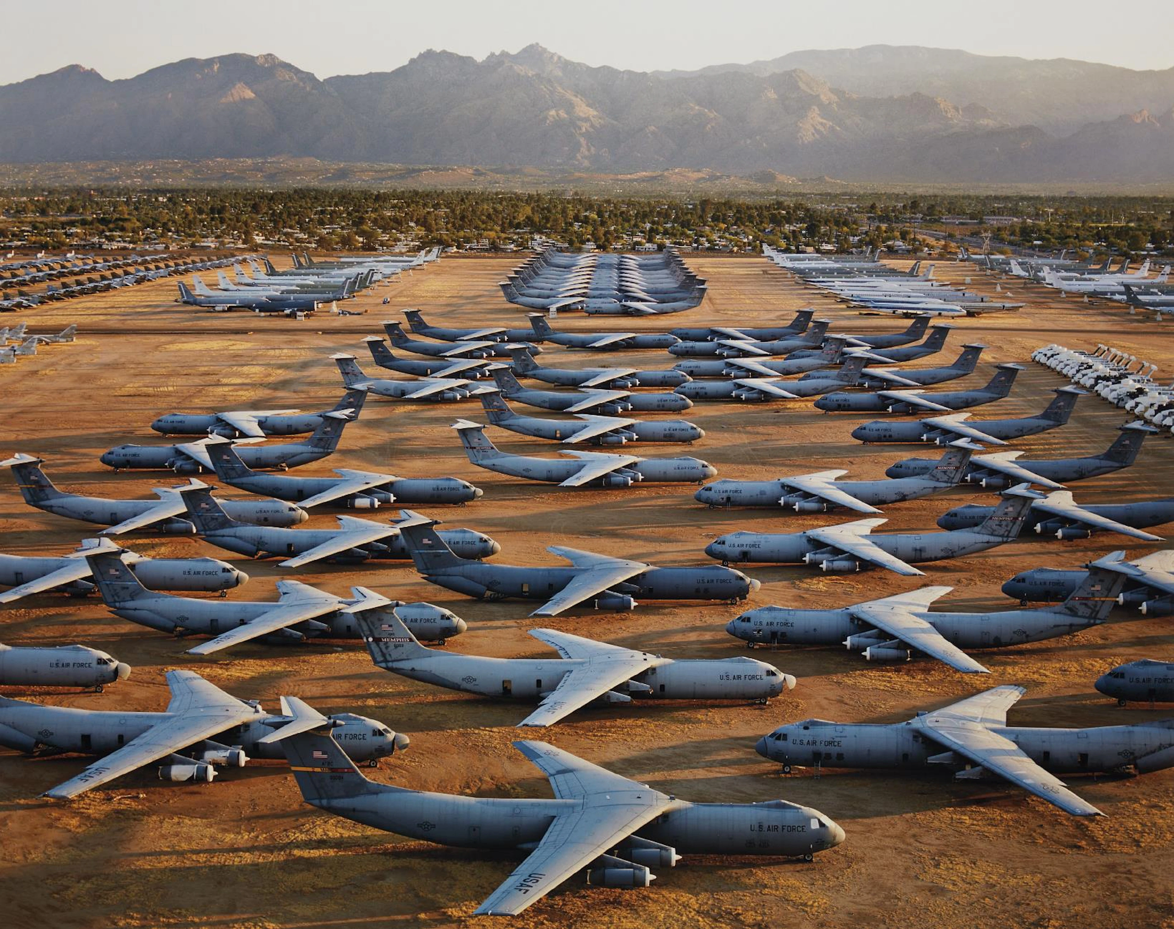 AMARC #5, Davis-Monthan AFB, Tuscon Arizona, 2006 – Edward Burtynsky