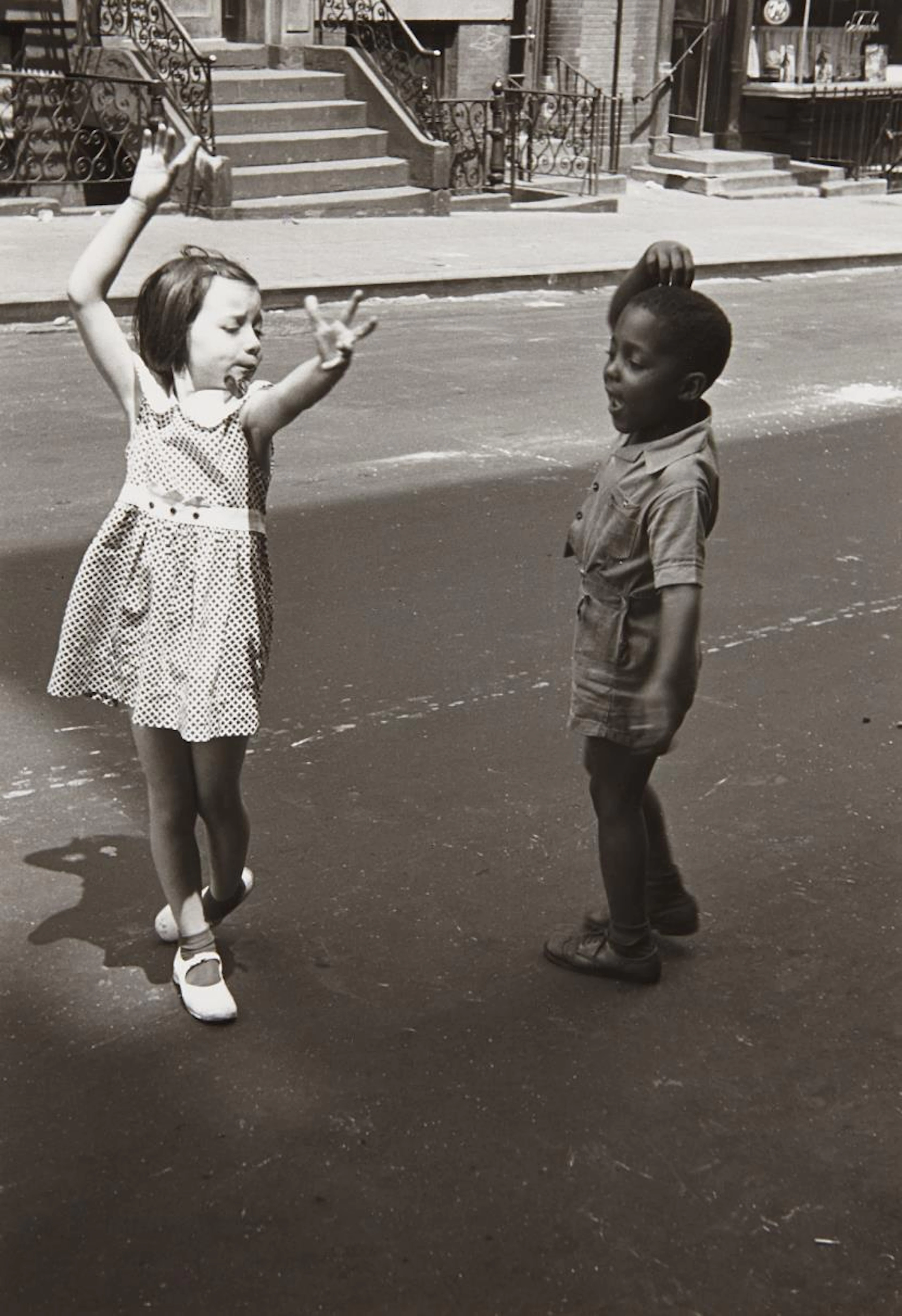 New York (two children dancing), Circa 1940 – Helen Levitt