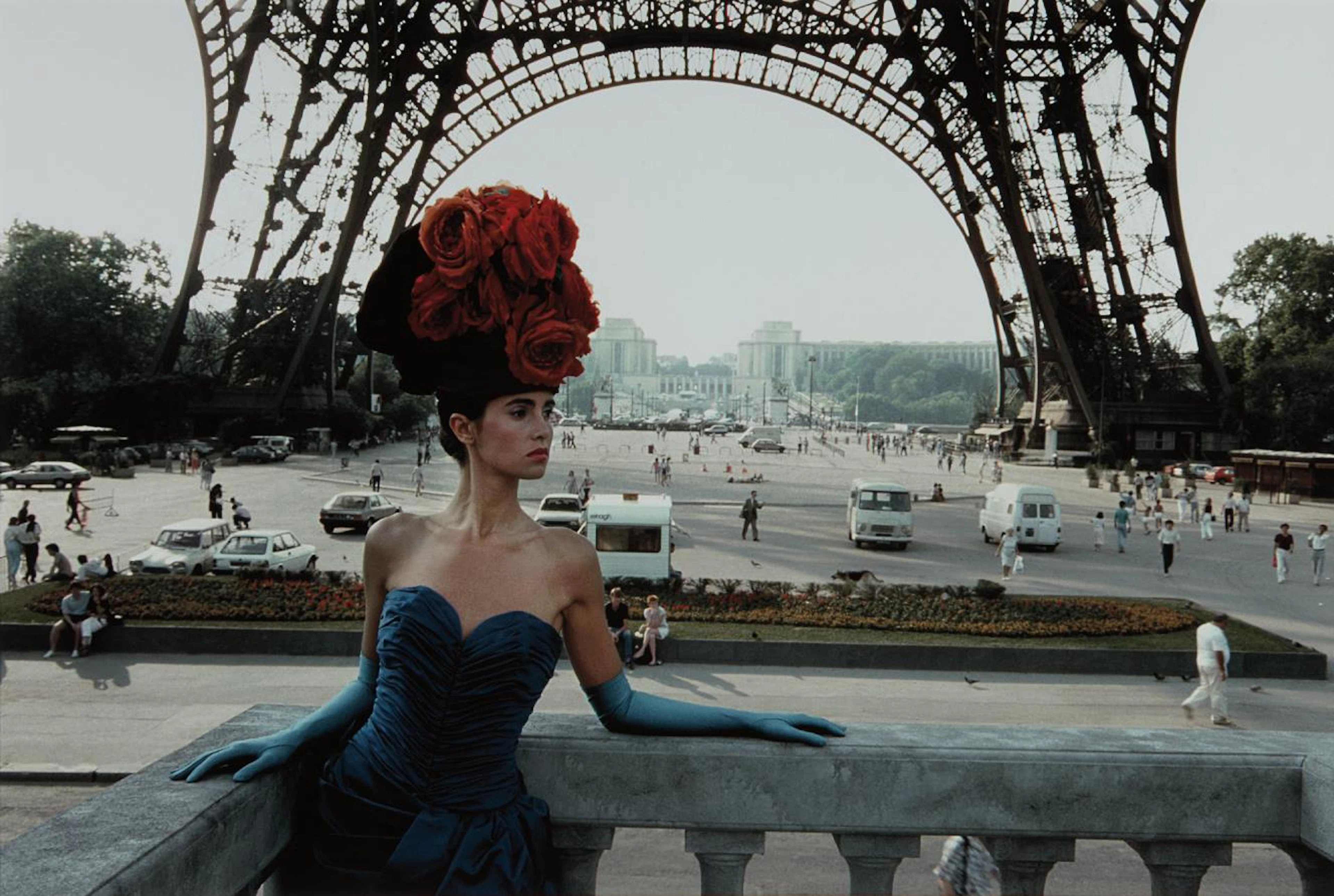 Red Hat and Eiffel Tower, Patrizia for Figaro Magazine, Paris, 1986 – Frank Horvat