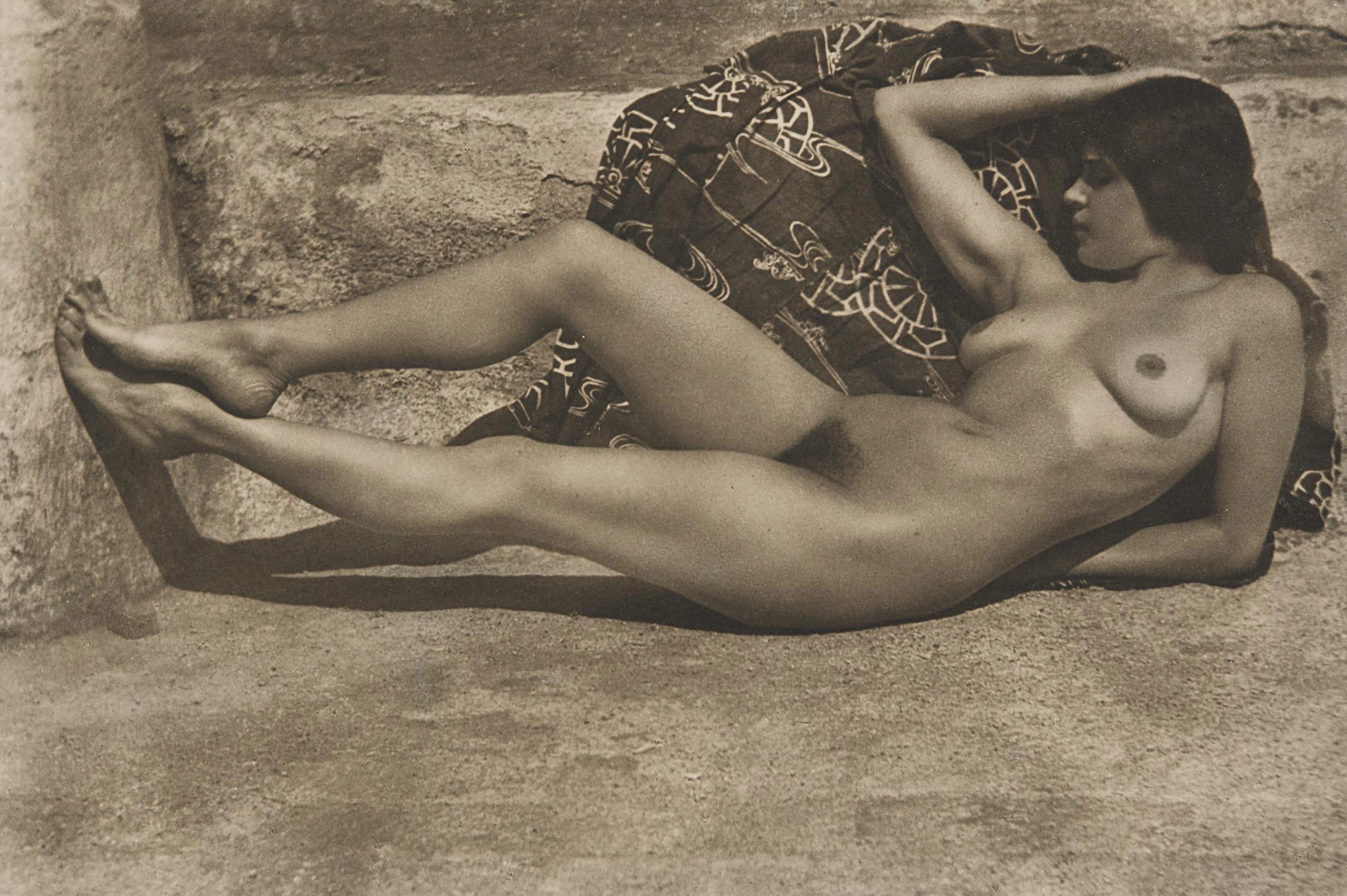 Untitled (Tina on the Azotea, with Kimono), 1924 – Edward Weston