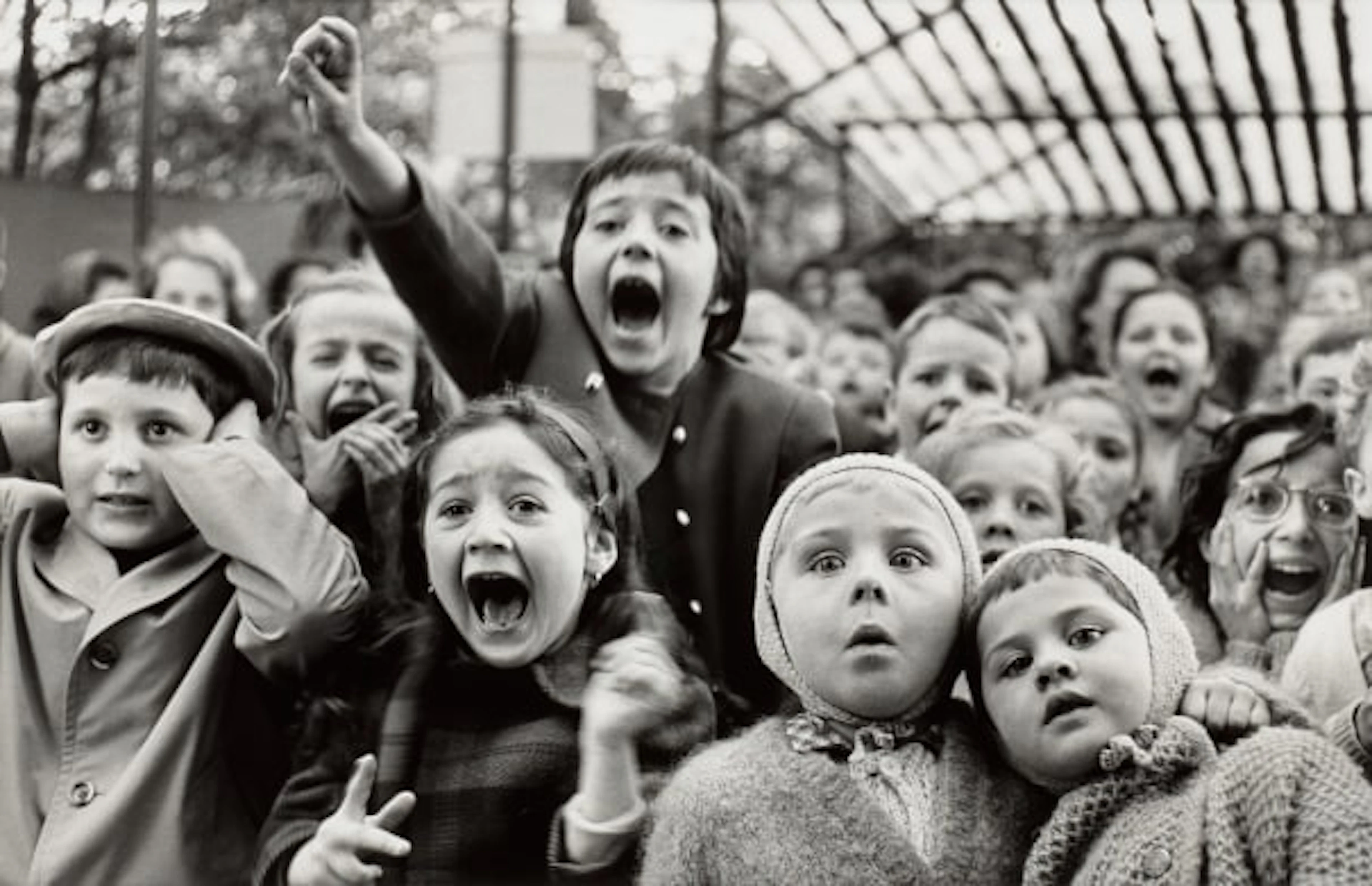 Alfred Eisenstaedt - Children at a Puppet Theatre, Paris